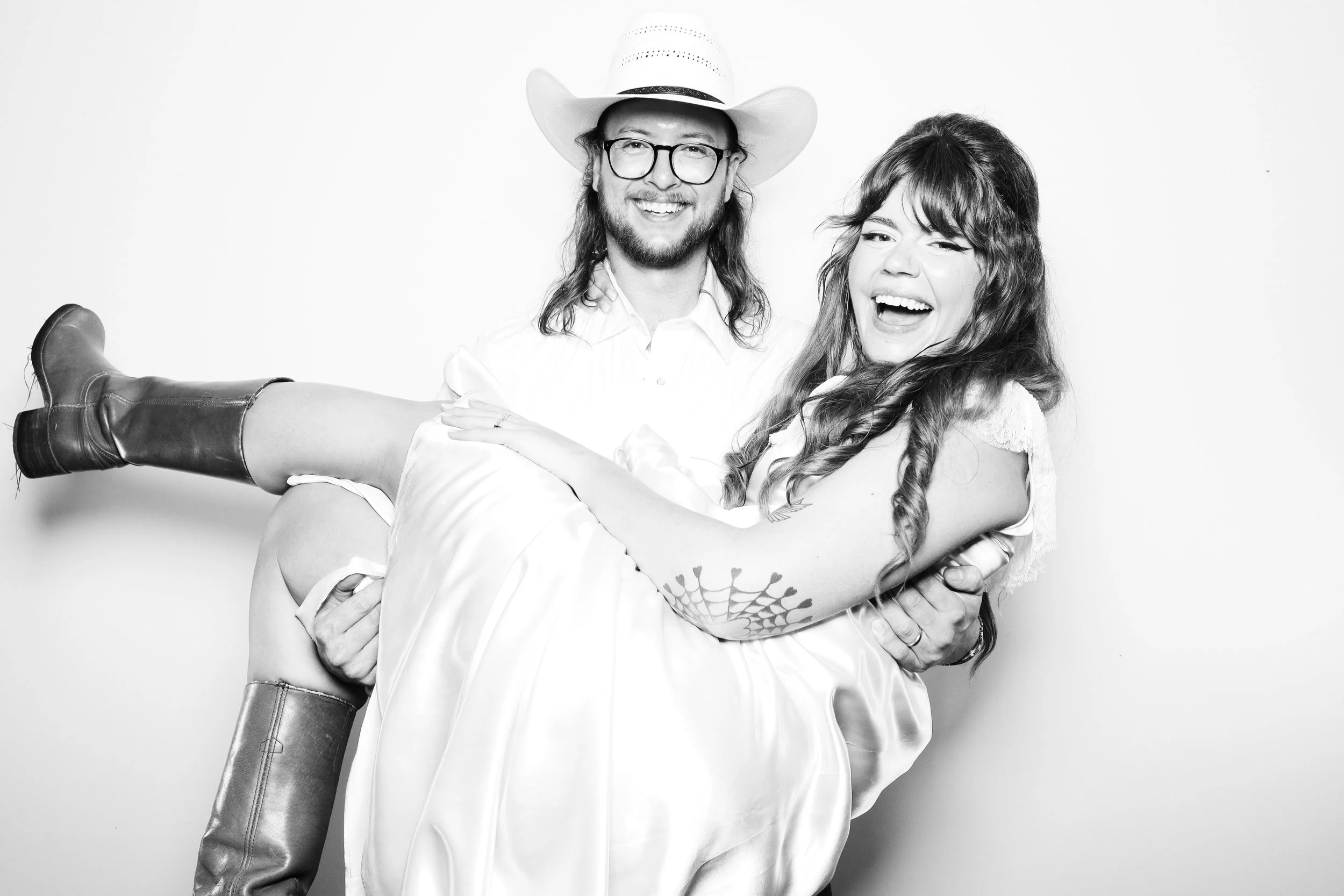 What Makes Black and White Glam Photos So Irresistible