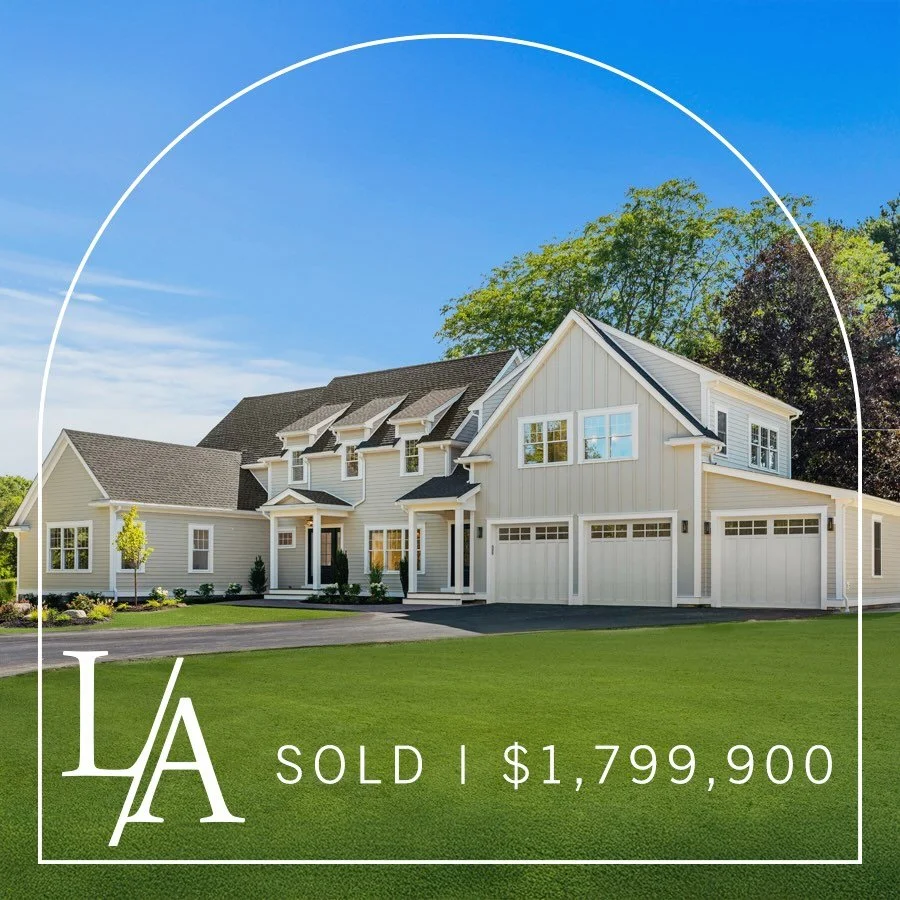 Sold! 🏡

📍47 Maple Street, Wenham, MA
🔑 Listed by Jenna Lovely/The Lovely Advisory
🛠️ Designed and built by @buildnorthshore 
Sale price: $1,799,900

#realestate
#homesforsale
#propertyforsale
#luxuryhomes
#dreamhome
#househunting
#justlisted
#op