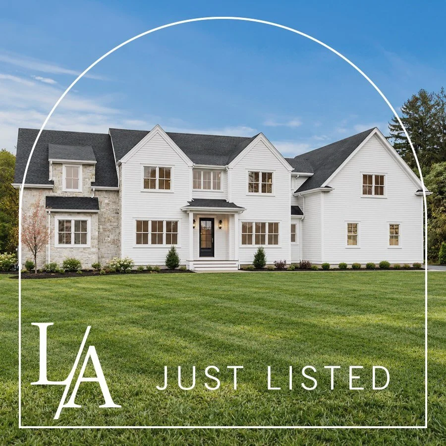 Just Listed! 🔑

📍2 Cynthia Circle, Wenham MA

NEW CONSTRUCTION | EXCEPTIONAL LUXURY LIVING IN WENHAM. Privately situated on a one-acre lot within an exclusive three-home cul-de-sac abutting conservation land, this custom-built residence offers appr