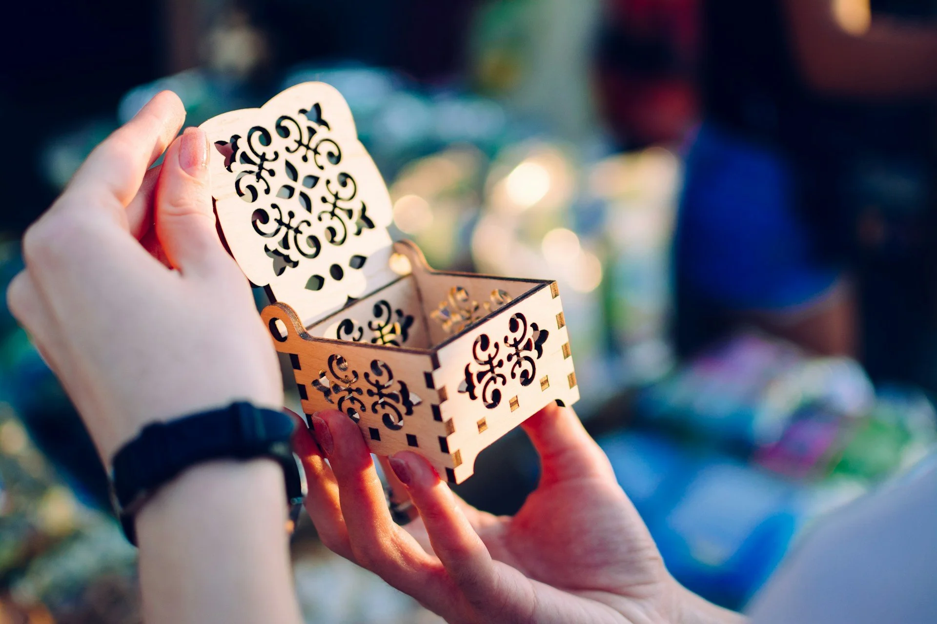 Tips for Picking Up Souvenirs Families Love at Faith Events