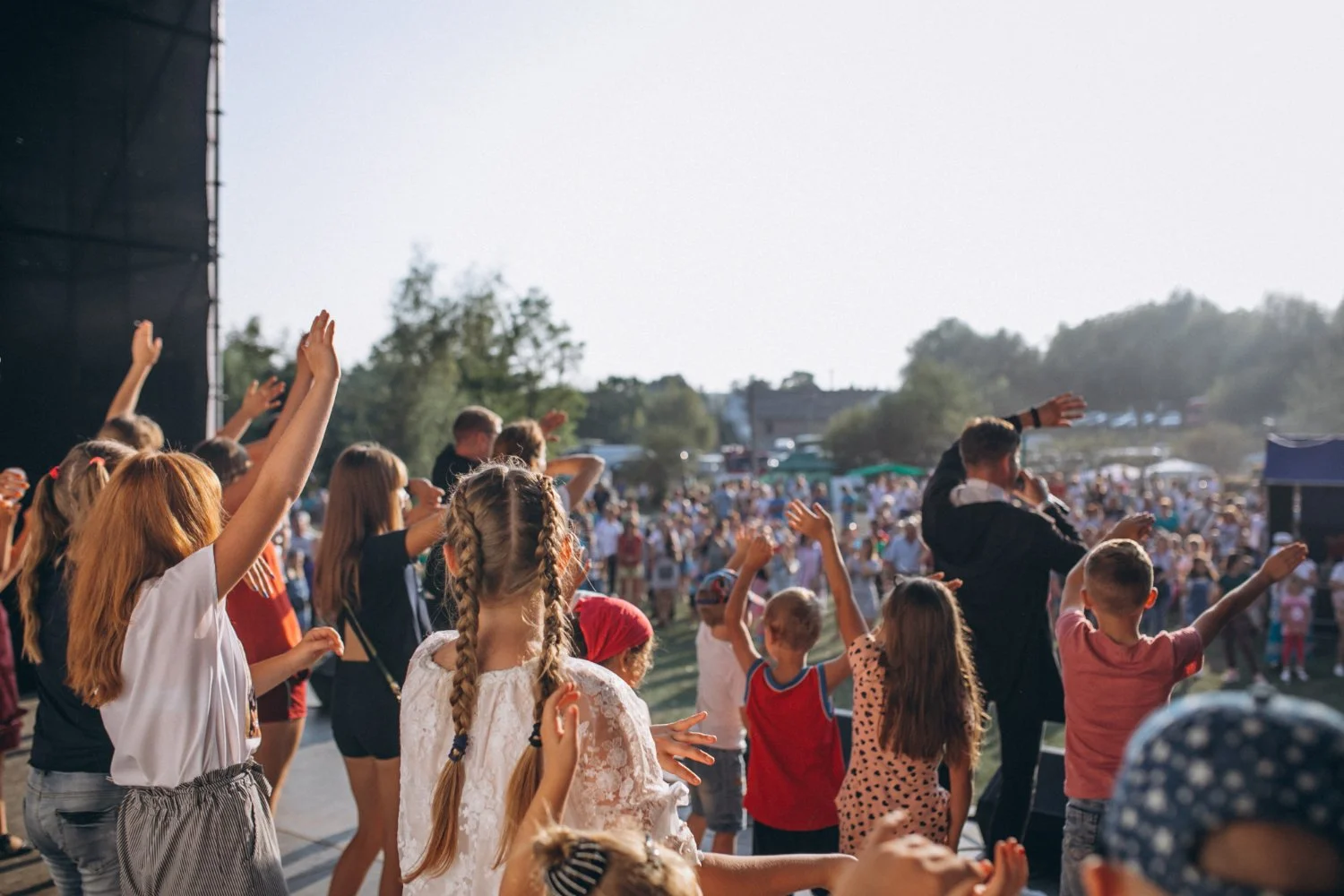 How Christian Music Builds Faith at Family Summer Festivals