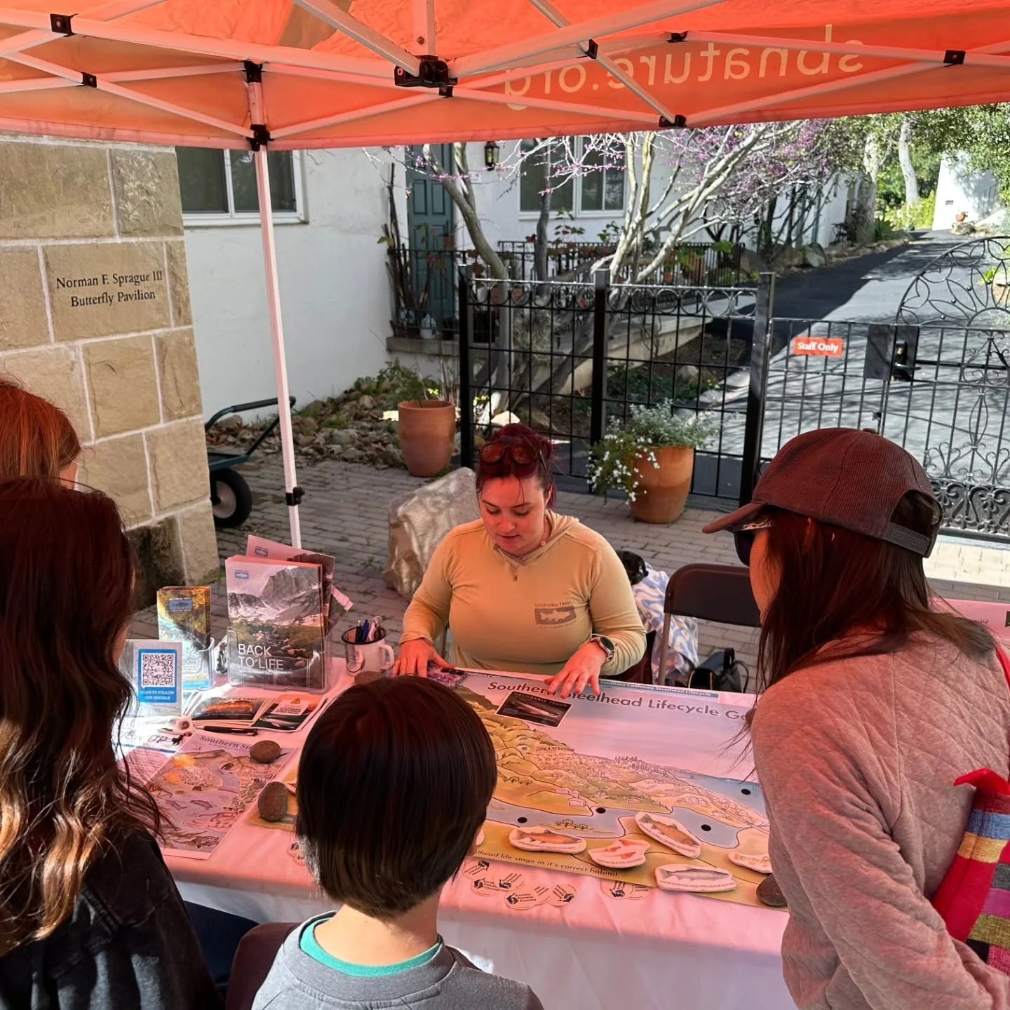I had a wonderful time #talkingsteelhead at @sbnature free museum day! Attendees came over to learn about #Southern #Steelhead, their lifecycle, habitats they live in, their ecology, and much more! Here you can see people playing the Southern Steelhe