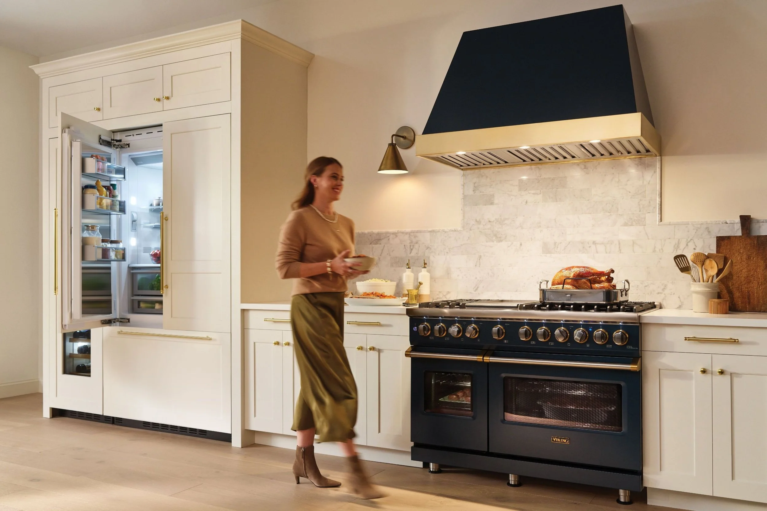Viking_INSTL_FallRefridgerator_FDWCIC7240L_VeilFrenchDoor_2362121243Lifestyle_rt1mg.jpg