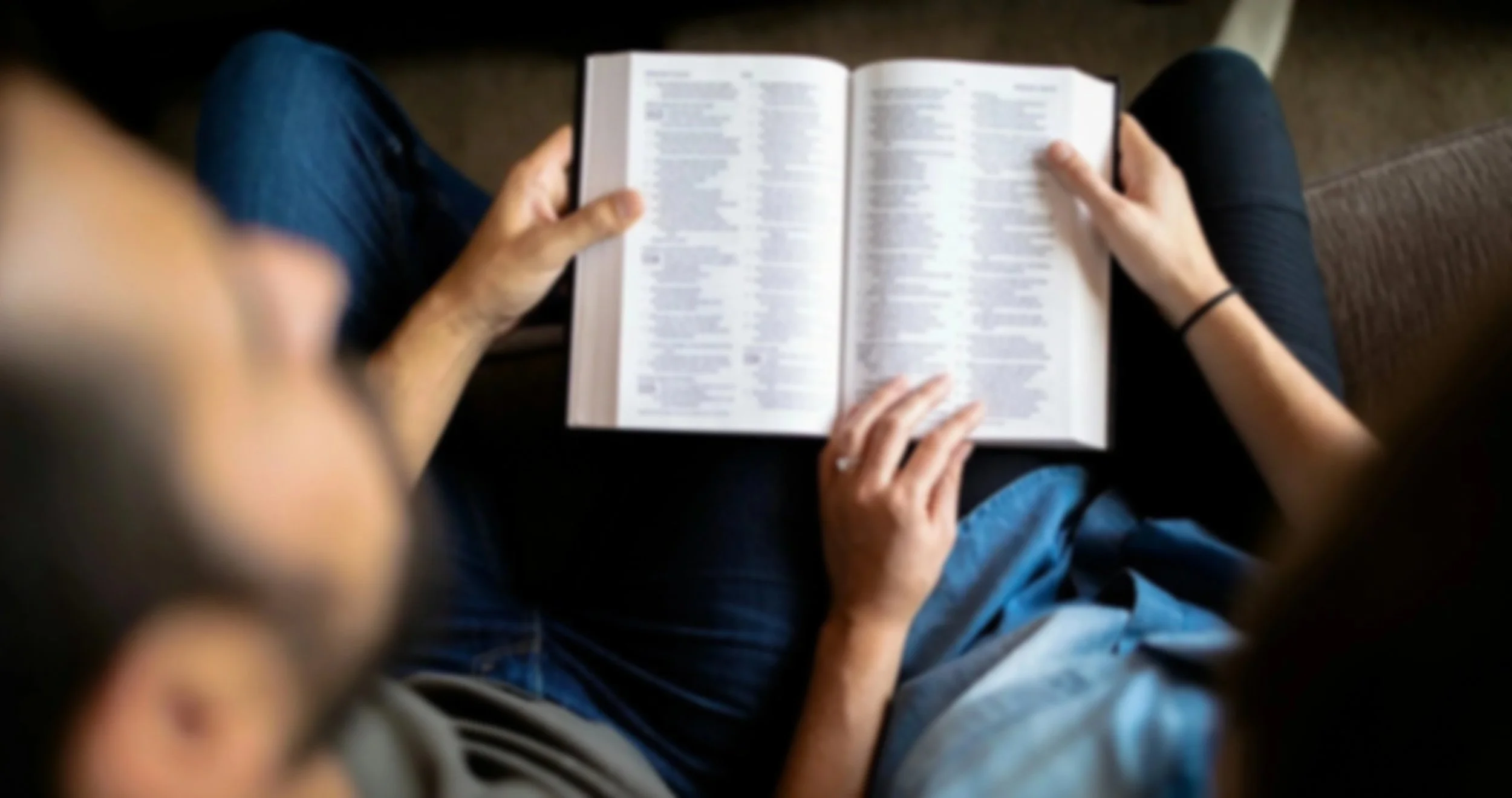 image of 2 people reading psalms