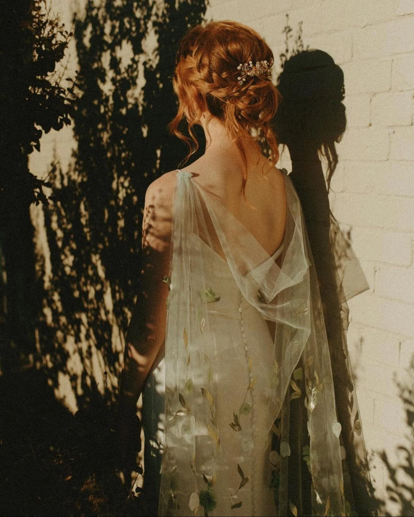Ruth’s bridal portraits on 35mm film✨🤍 and ethereal romantic hairstlying by Tina ✨💌
📸: @hannahdecossasphotography 
✨: dreamy unique veil by @meadow_sweet_bridal 
……………….………&hel