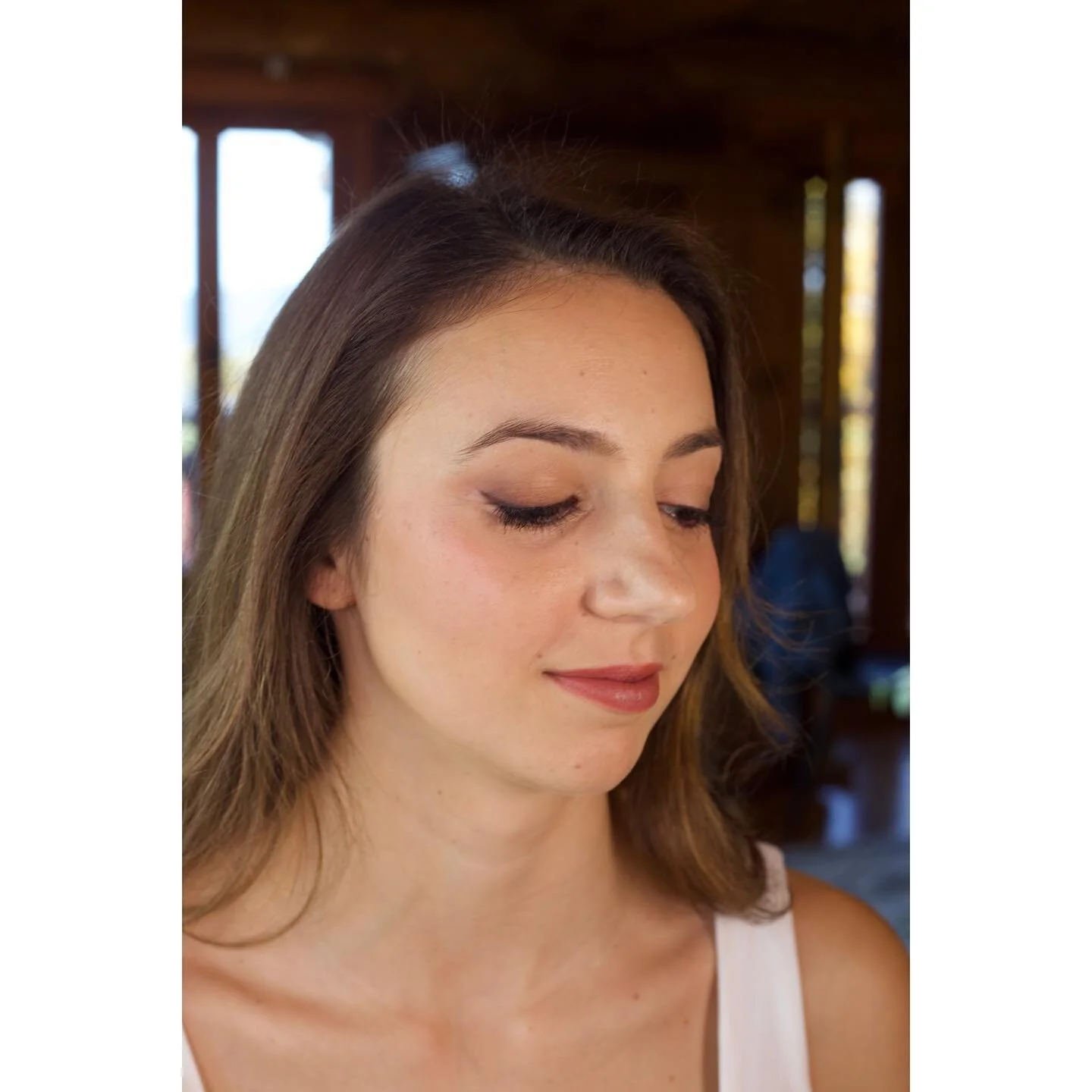 ✨🍂 Gorgeous classic matte warm brown eyeshadow with delicate winged liner and vibrant fall lip color.  Loved working with Courtney for her engagement shoot and am so looking forward to next Octobers wedding day hair & makeup collab! ✨🍂
&hellip