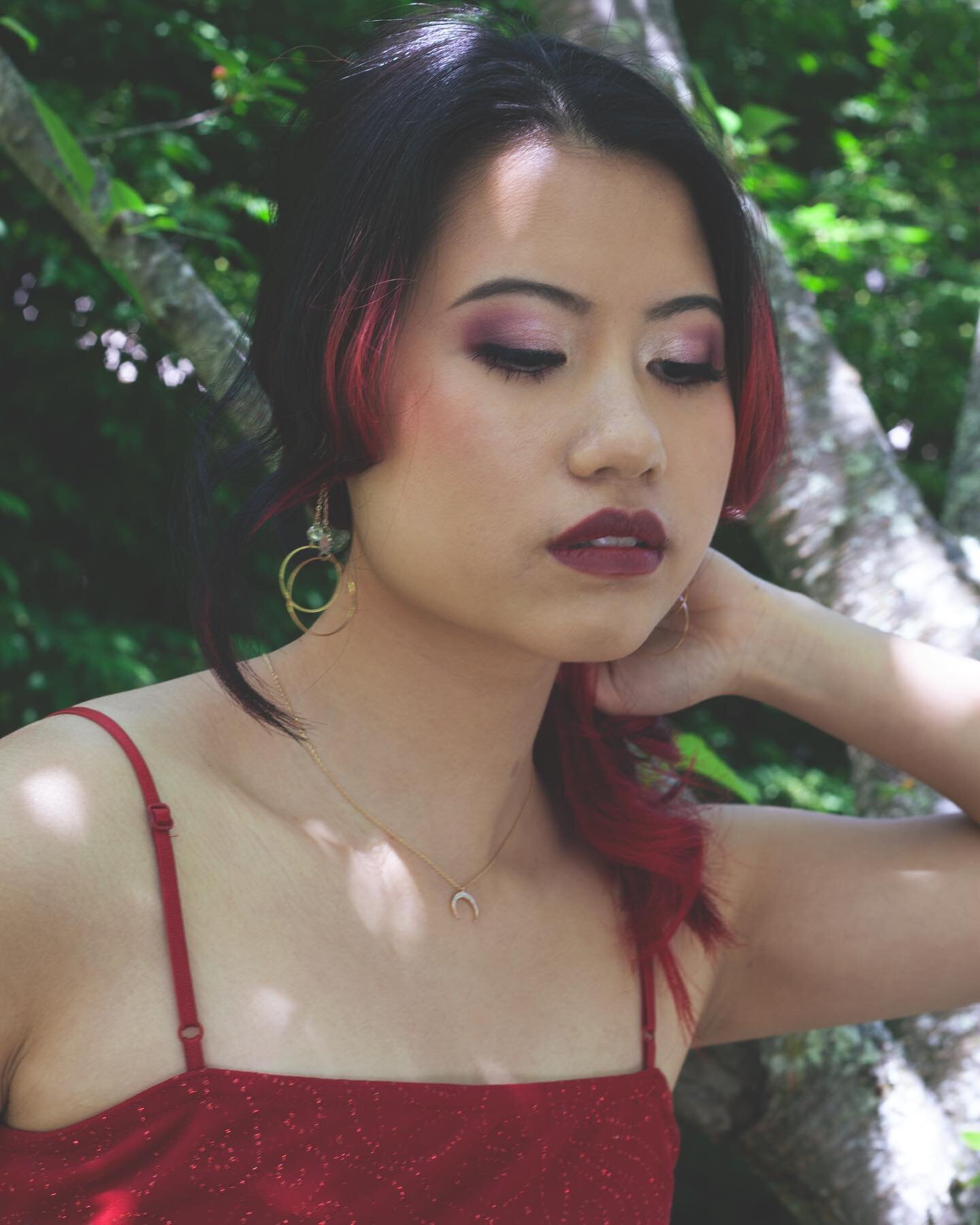 Some of my favorites from this styled shoot with lovely model: @anotherng__huong ✨🌺 was such a fun and inspiring collaboration!✨🌿✨

✨makeup and photography: @bluewavesmakeup

&hellip;&hellip;&hellip;&hellip;&hellip;&hellip;.&hellip;&hellip;&hellip;