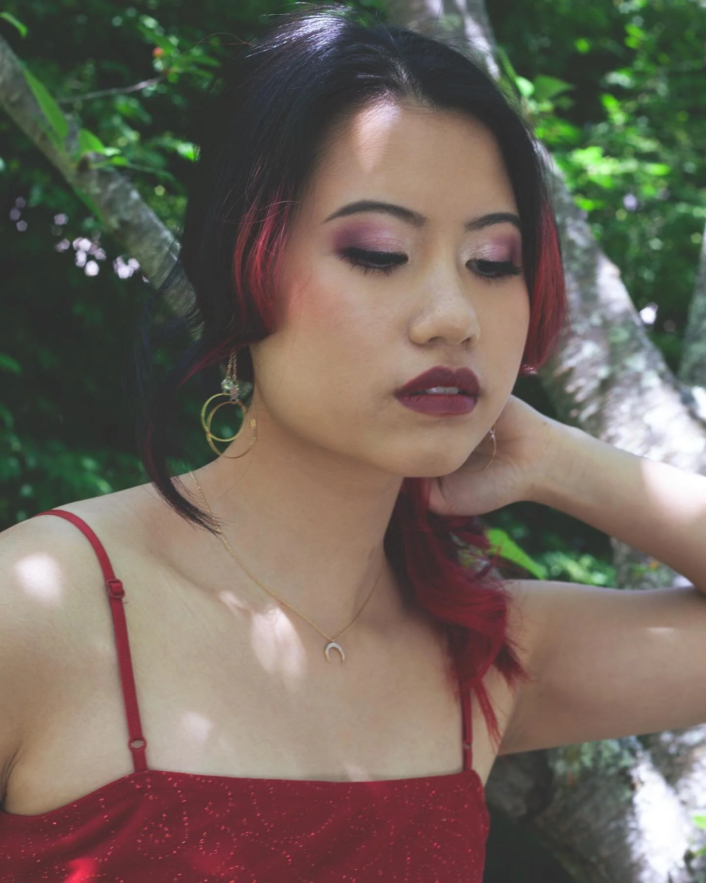 Some of my favorites from this styled shoot with lovely model: @anotherng__huong ✨🌺 was such a fun and inspiring collaboration!✨🌿✨
✨makeup and photography: @bluewavesmakeup
……………….………