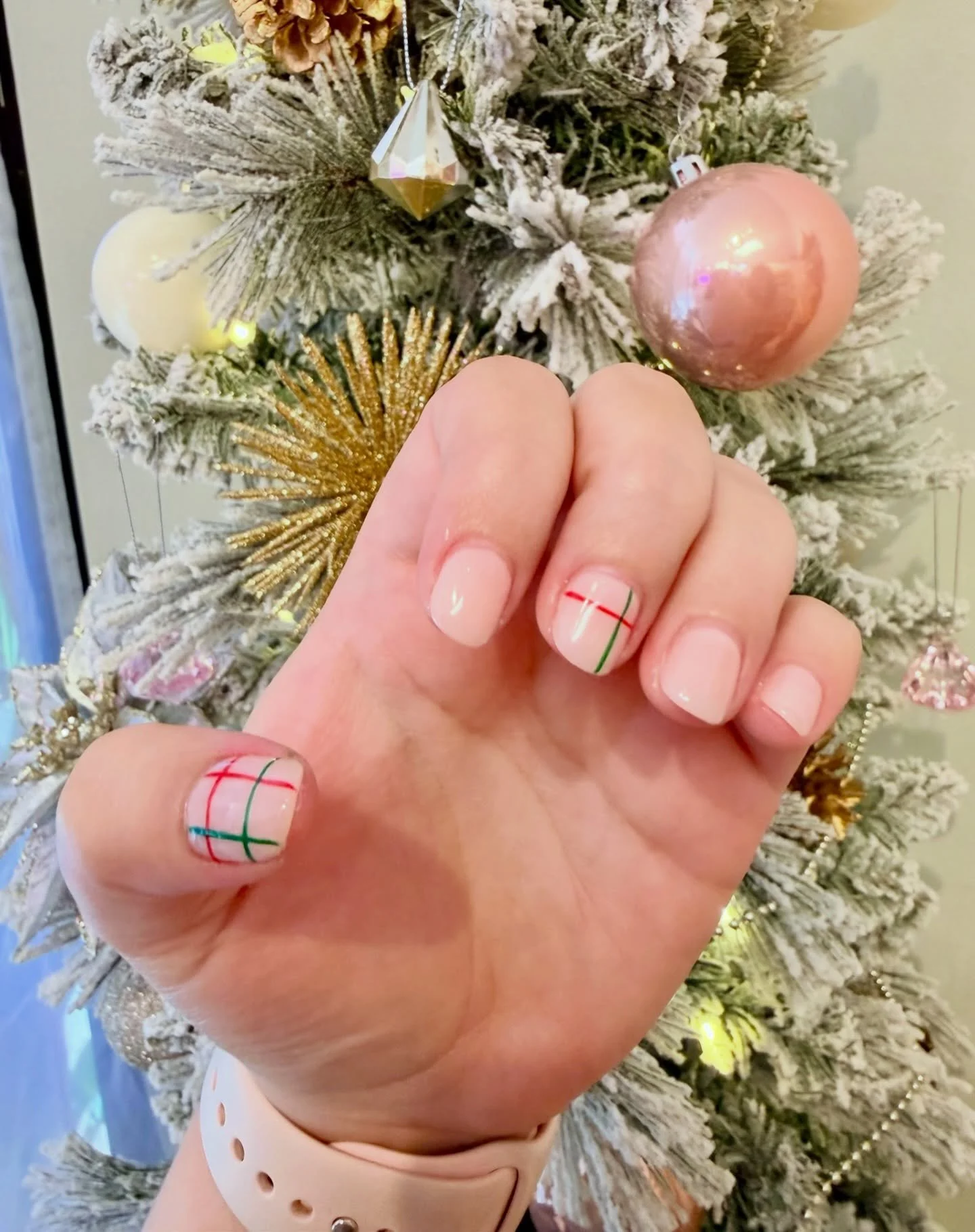 Happy December 1st 🎄🎄🎄 We&rsquo;ve been celebrating for a minute, but if you&rsquo;re just getting started, let us be your next stop for holiday spirit 🥂✨🎁

#diamondnailco #nailsnailsnails #longbeachms #mandeville #luxurynailsalon
