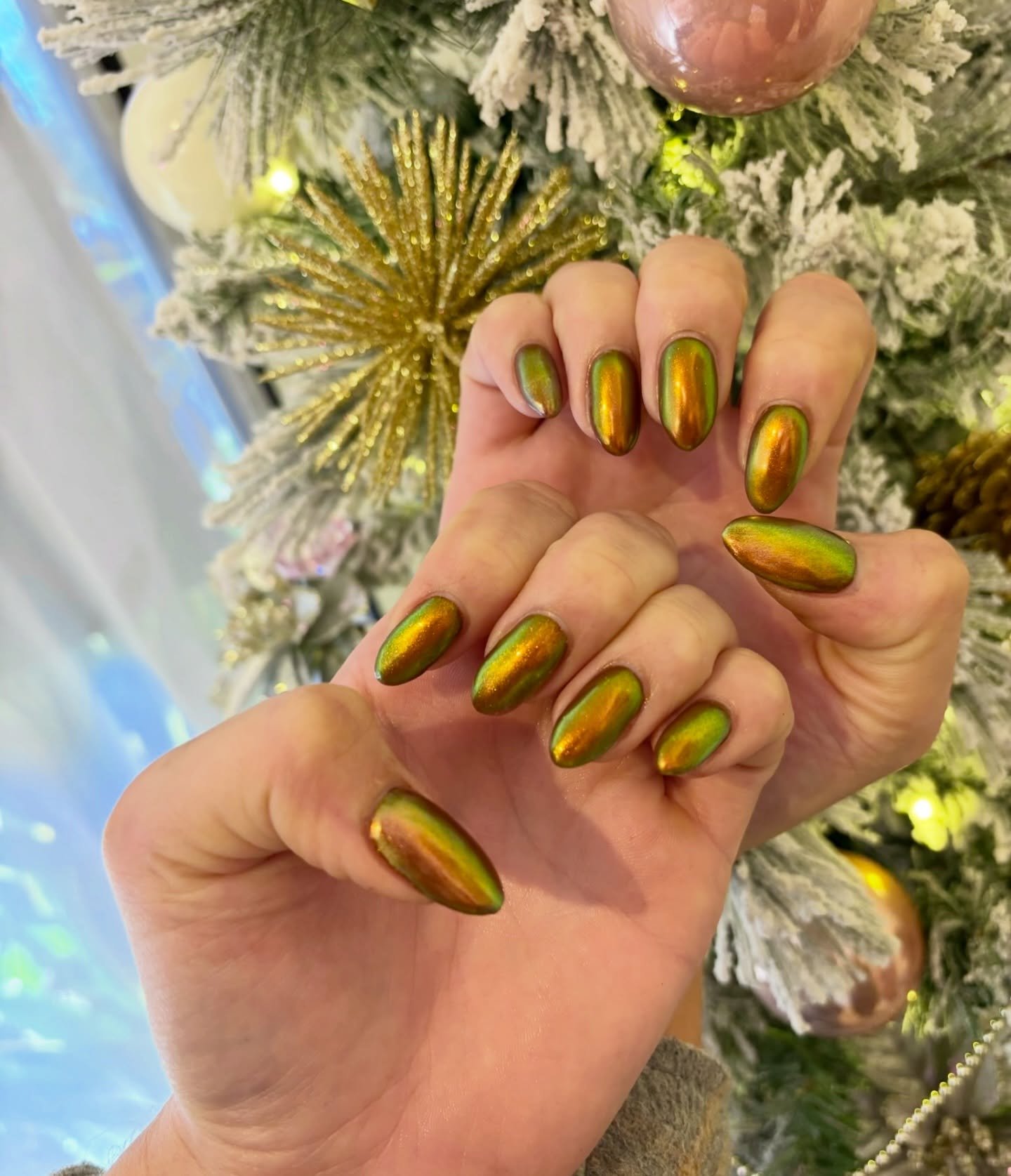 🔔 Christmas chrome 🔔 *** but to the tune of silver bells ***

#diamondnailco #nailsnailsnails #longbeachms #mandeville #luxurynailsalon