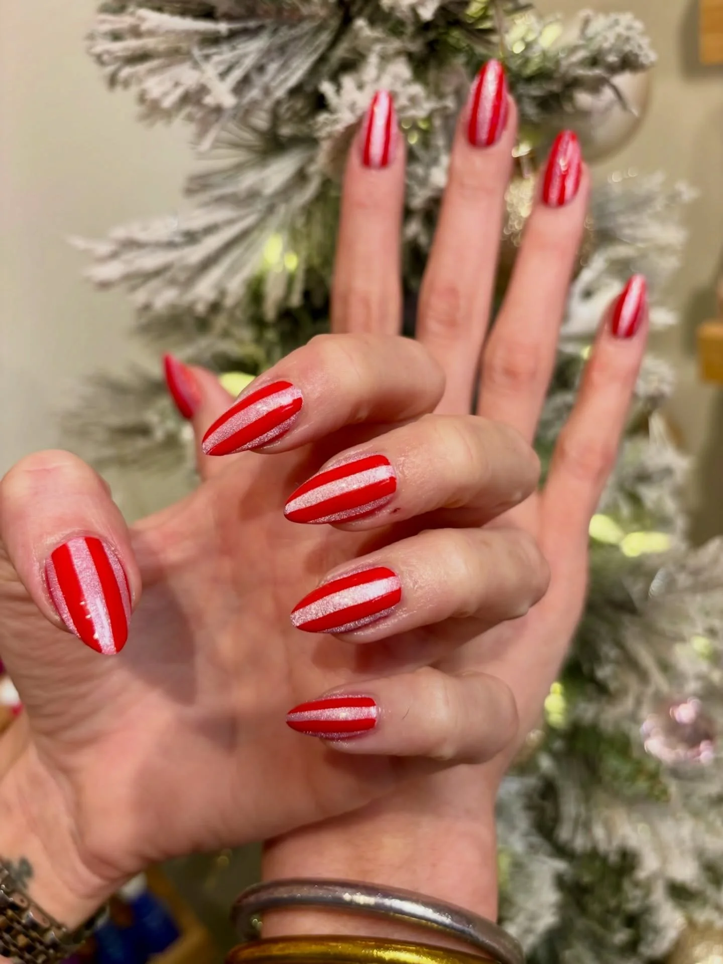 Candy cane stripes working hard this season 💅💅💅

#diamondnailco #nailsnailsnails #longbeachms #mandeville #luxurynailsalon