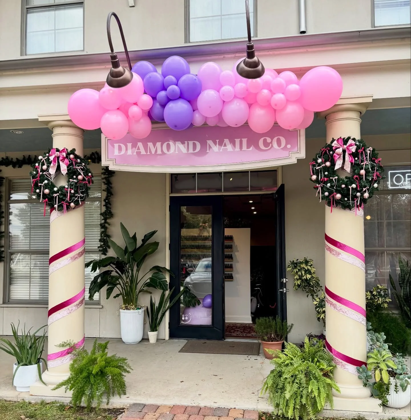 We had the best time at Chenier&rsquo;s Sip &amp; Shop last night in Mandeville 🍾🛍️💅 We made new friends, saw old ones &amp; even did some team bonding! Looking forward to our next event - more to come soon 💜

#diamondnailco #nailsnailsnails #man