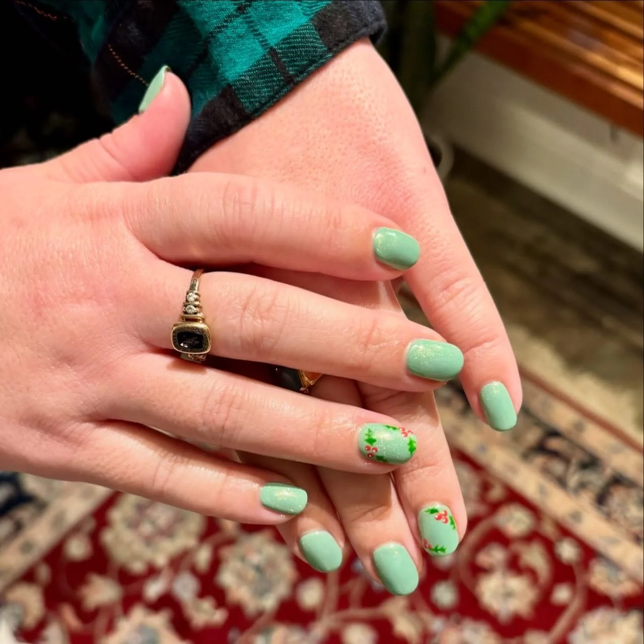 Let&rsquo;s stand under these nails &amp; 😘😘😘

#diamondnailco #nailsnailsnails #christmasnails #holidaynails #christmasnailinspo