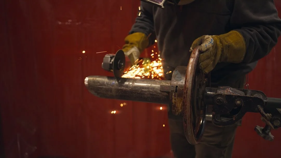 Looking back on a few frames from a film we did last summer with @alaskacrabbers about the busy shipyards in Kodiak Alaska.

We love sharing these stories of hardworking people in hard to get to places, and we hope you love seeing them!

Head to our 