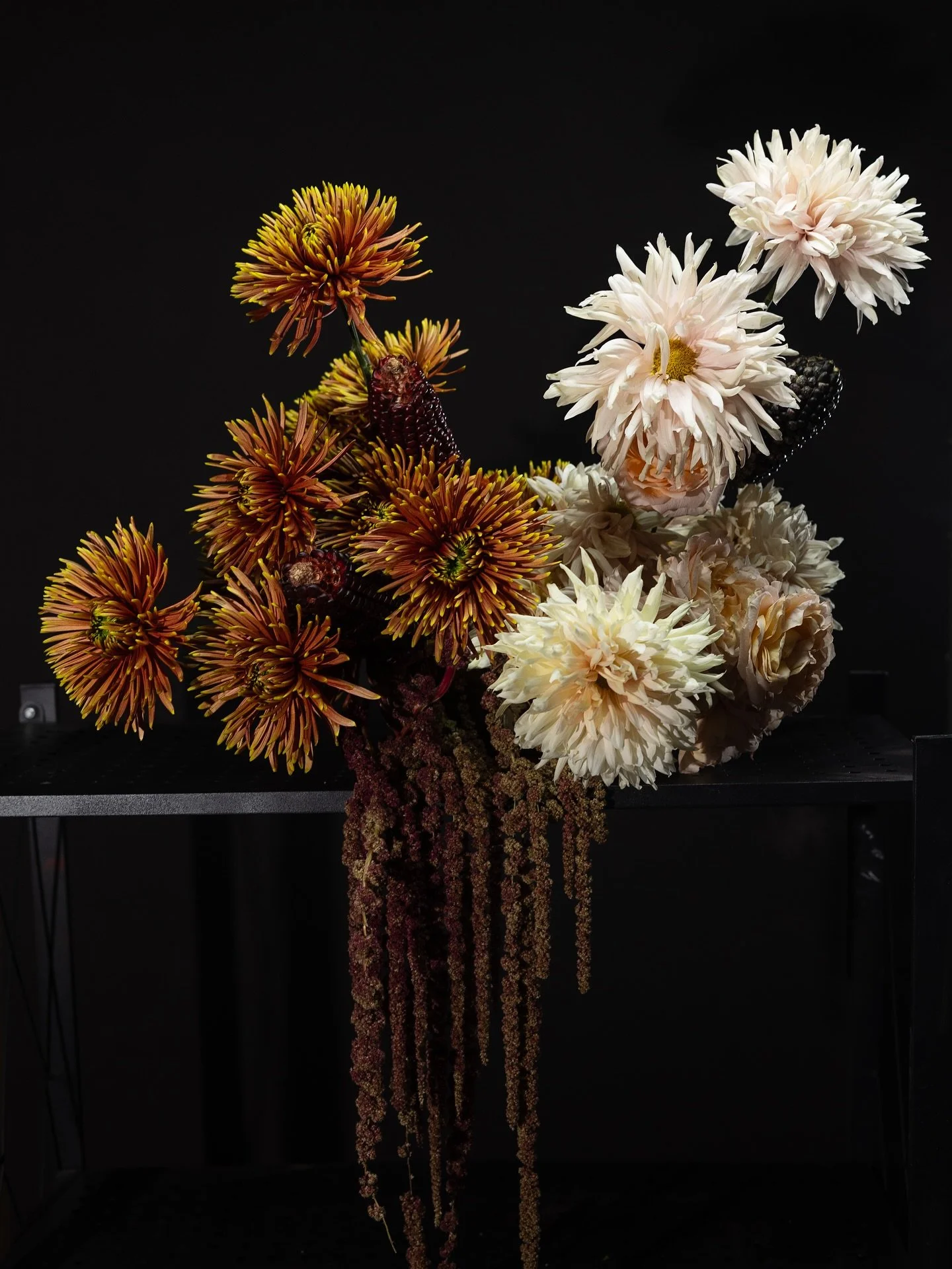 The mighty chrysanthemum / a study. 

菊花 a flower so revered it graces the Japanese imperial seal.

@yesexclusiveflowers