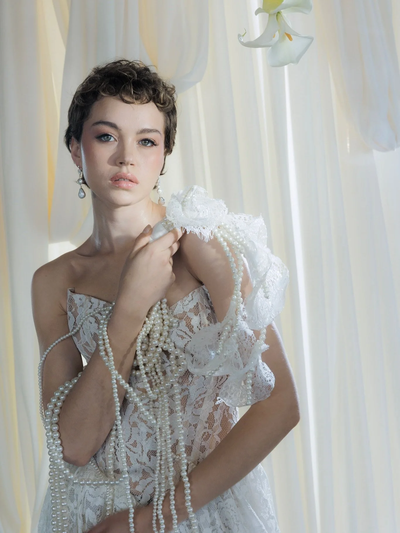 A season of experimentation | a mixed-medium bridal bouquet that defies ethereality &amp; becomes wearable adornment.

Photographer/ @danielsteynphoto 
Florist, Styling &amp; Concept/ @thegrandbotanist 
MUAH/ @jeams.mua
Bride Dress/ @sadiebosworthate