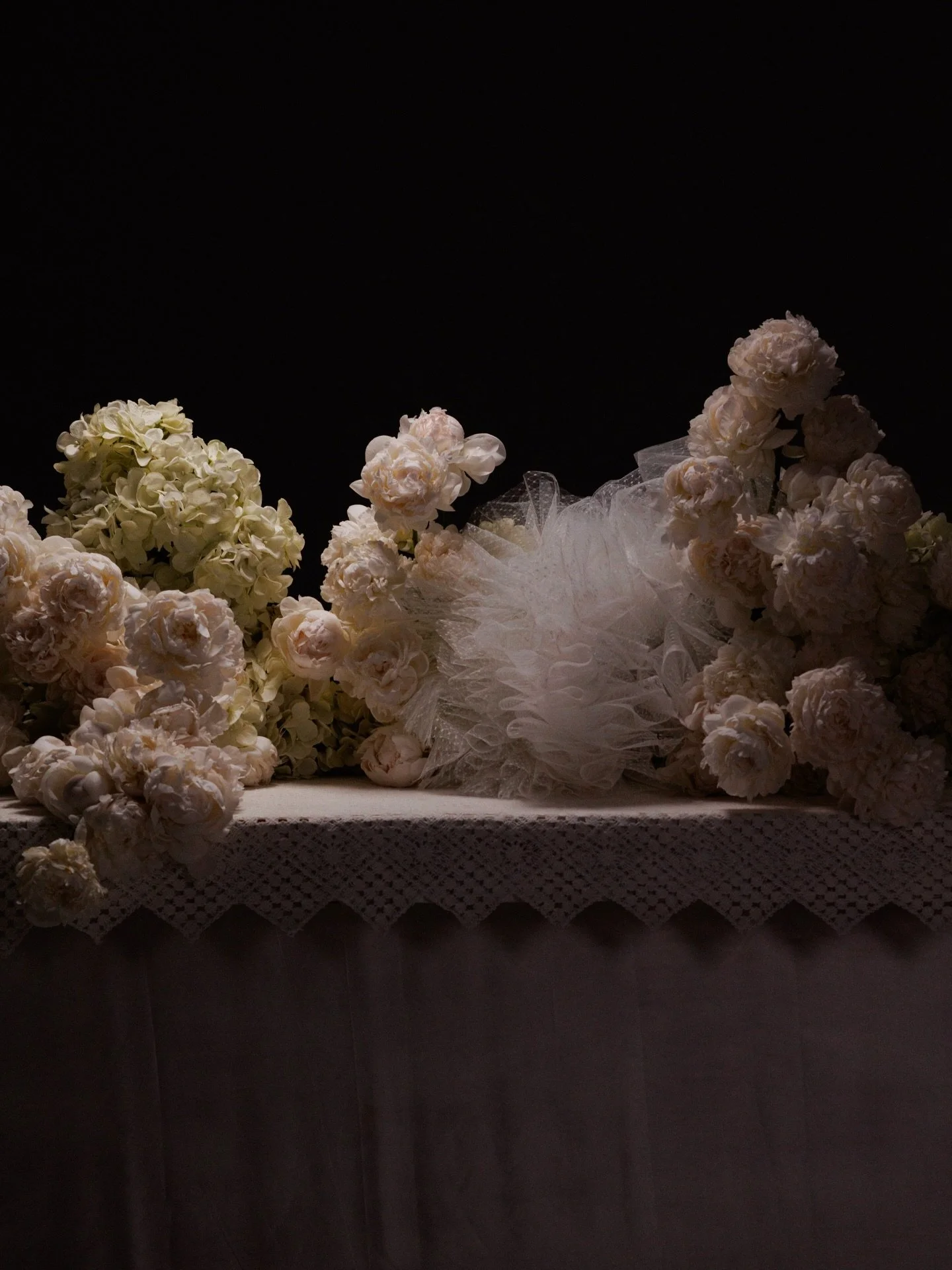 Cloud Dancer / interpretation.

White is no stranger to our work. We have studied its tones, followed its movement, traced its softness and strength. We return to it often. It remains a constant language of form, light, and restraint.

Here is our od