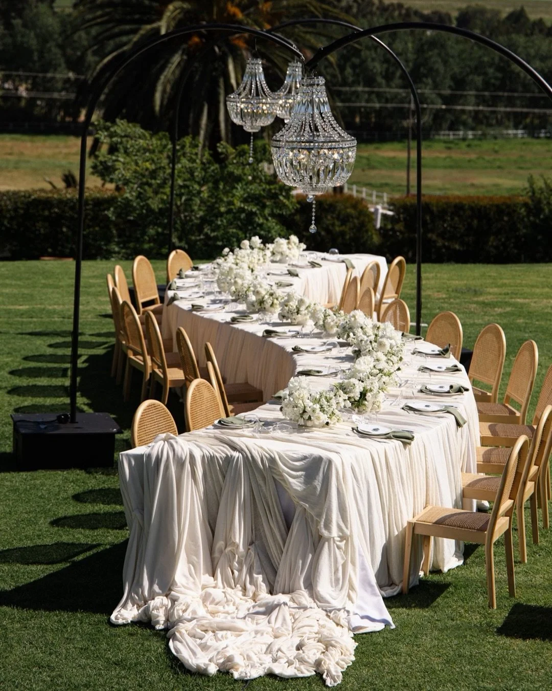 Love knows no boundaries. 

Planner / @unpaused_project
Floral + decor / @thegrandbotanist