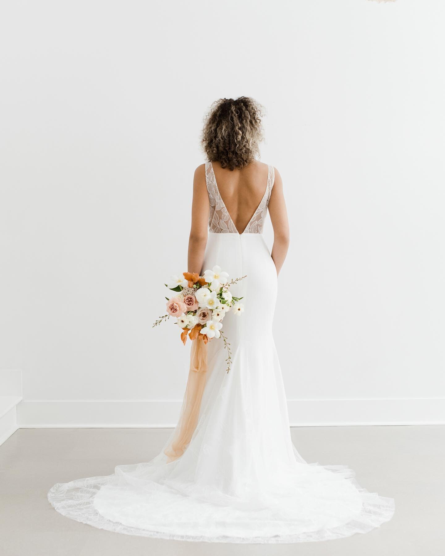 We love us some neutrals 🤍

✨Looking to elevate your bridal shoot, engagement, elopement, wedding day- STYLEDBYKAROLINE offers Styling services. Head to our website to learn more and submit an inquiry. See link in bio ✨

.
.
.
#bridestyle #bridestyl