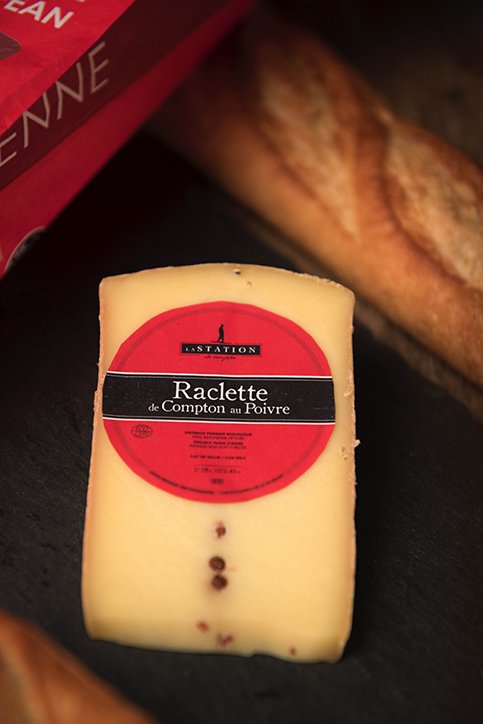Raclette au poivre rose