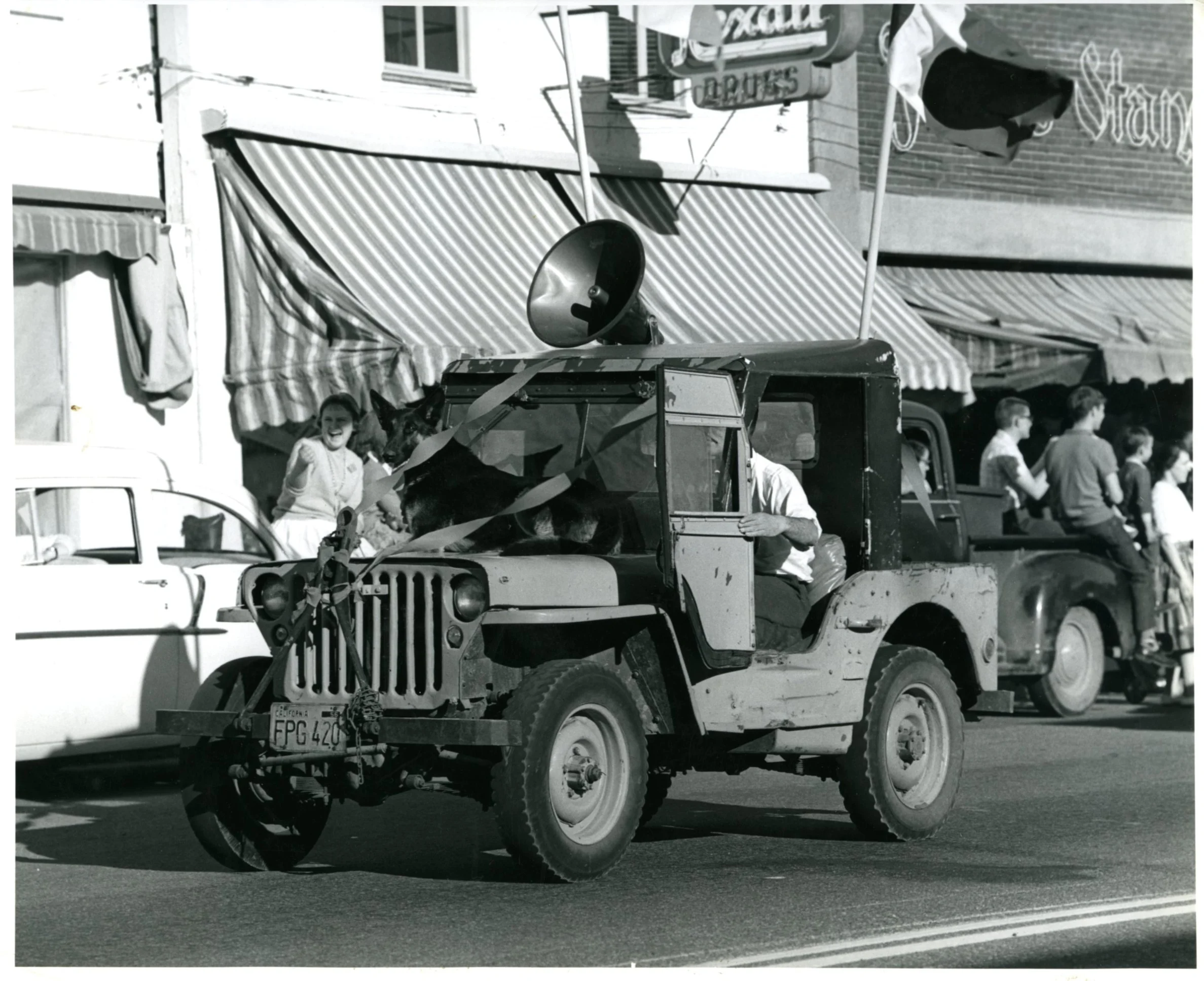 Pat Murdoch in jeep 4th of July008.jpg