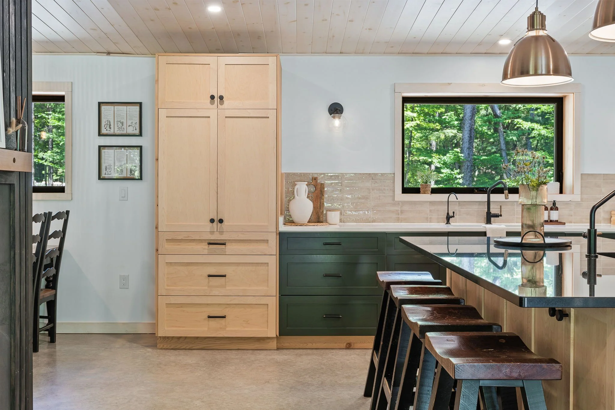 45-web-or-mls-1592 Buckslide Road, Algonquin Highlands Interior-19.jpg