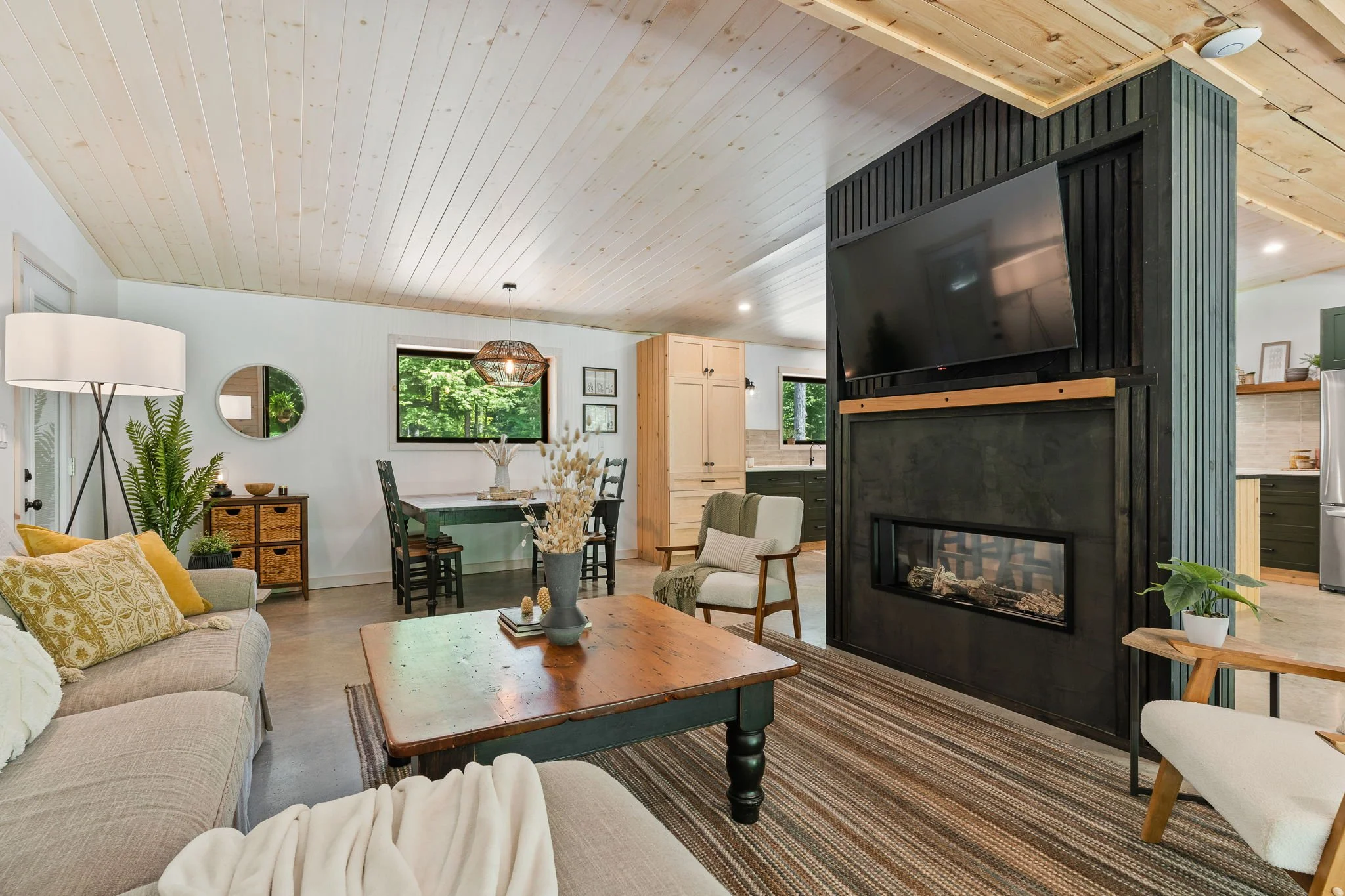 49-web-or-mls-1592 Buckslide Road, Algonquin Highlands Edit-8.jpg