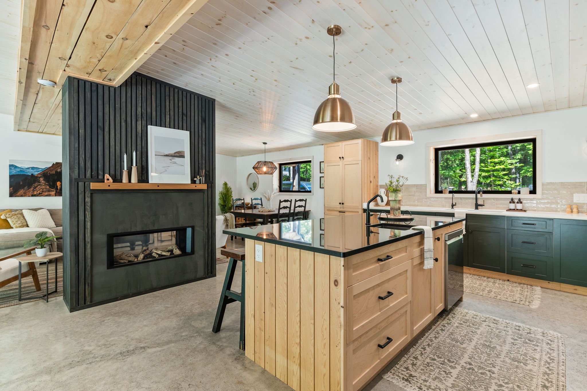 41-web-or-mls-1592 Buckslide Road, Algonquin Highlands Interior-15.jpg