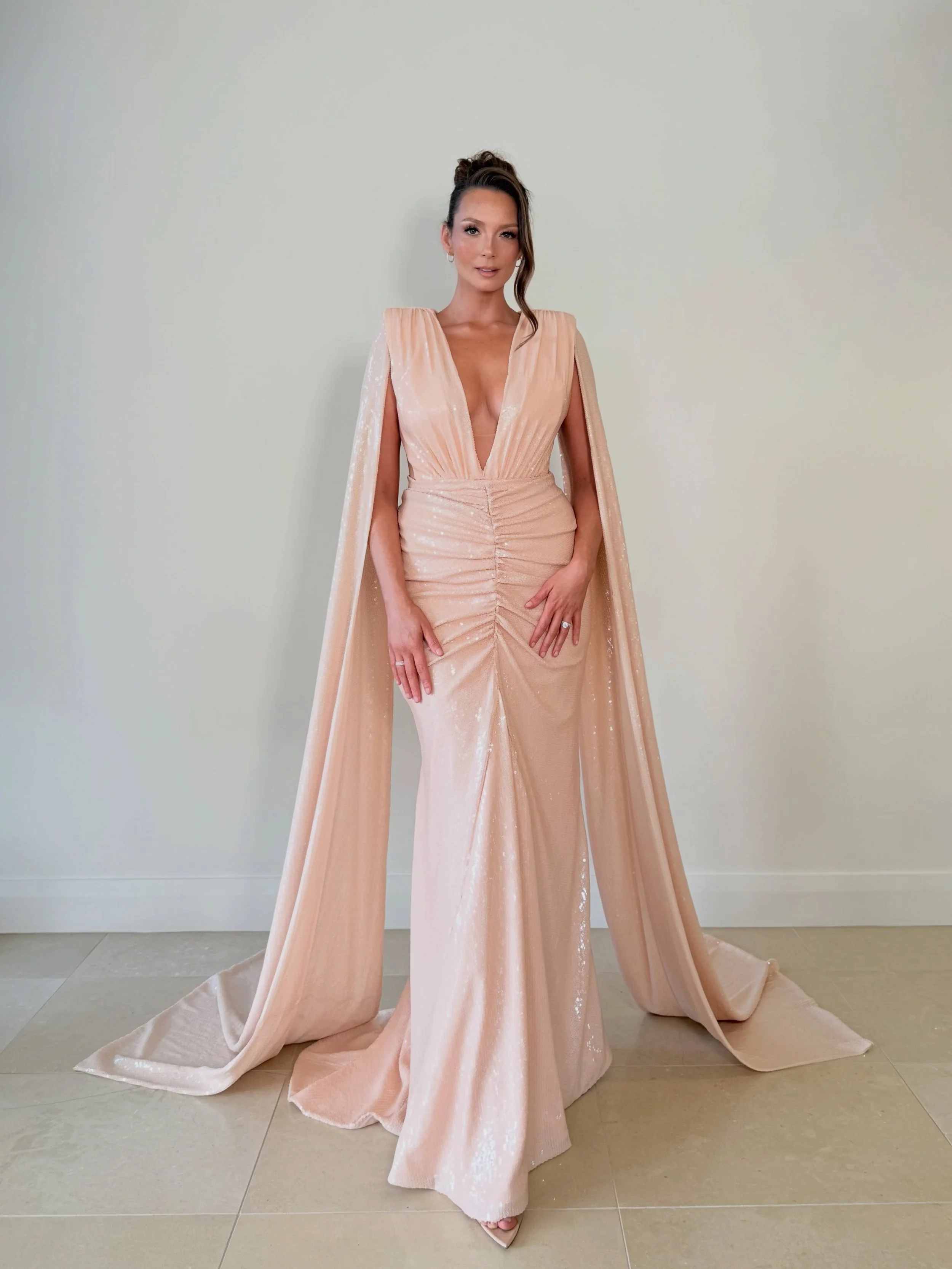 Logies 2026 🤍🤍🤍 
Dress @dianelewiscouture 
Diamonds @fairfaxandroberts 
Stylist @natalia.de.martin 
Styling Assist @larissastroza 
Hair @bradmullinshair 
Makeup by Me 😘