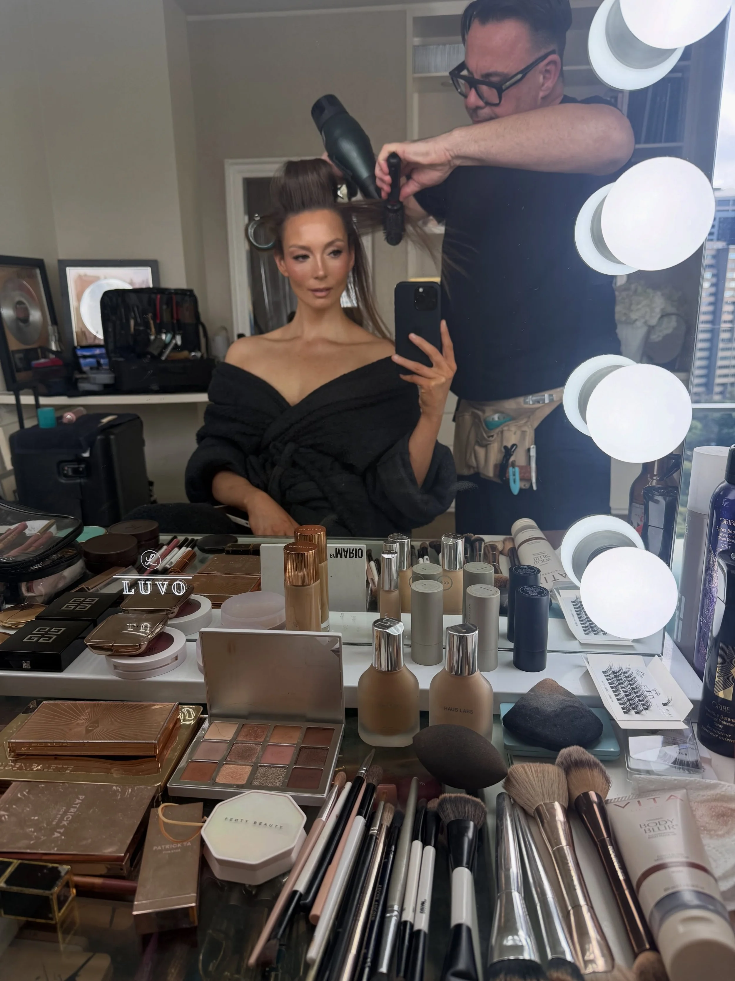 This time last week it was all about the Logies! So I thought I&rsquo;d share some behind the scenes pics from the day! At 9.30am I started my makeup and then at 11am @bradmullinshair arrived to tame the mane and do the &lsquo;do! 💥

1.30pm Makeup d