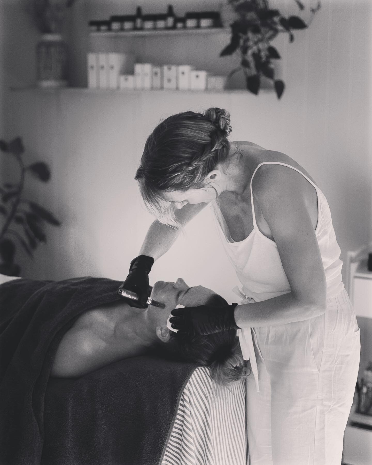 I have a solution for your dry winter skin &hellip;. 

✨Our Nano infusion ritual ✨

It is the ultimate skin rejuvenation treatment! Our non-invasive transdermal serum delivery system is designed to remedy a range of skin issues such as dry and dehydr