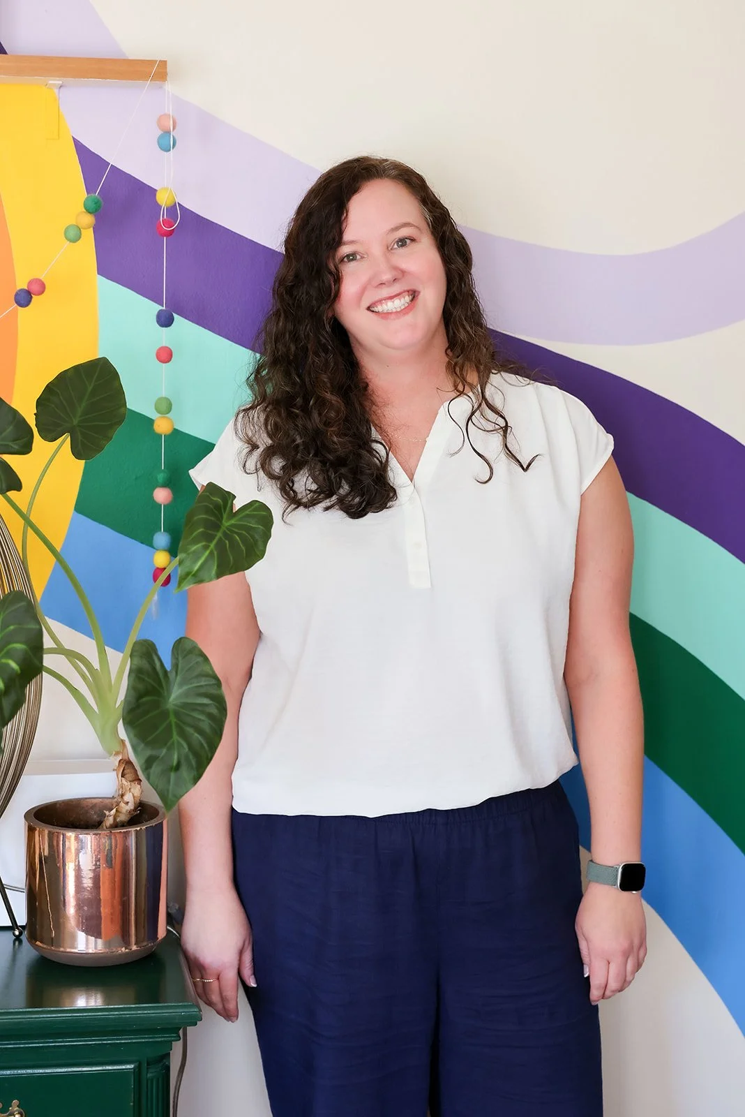 Dallas anxiety therapist smiling with colorful background