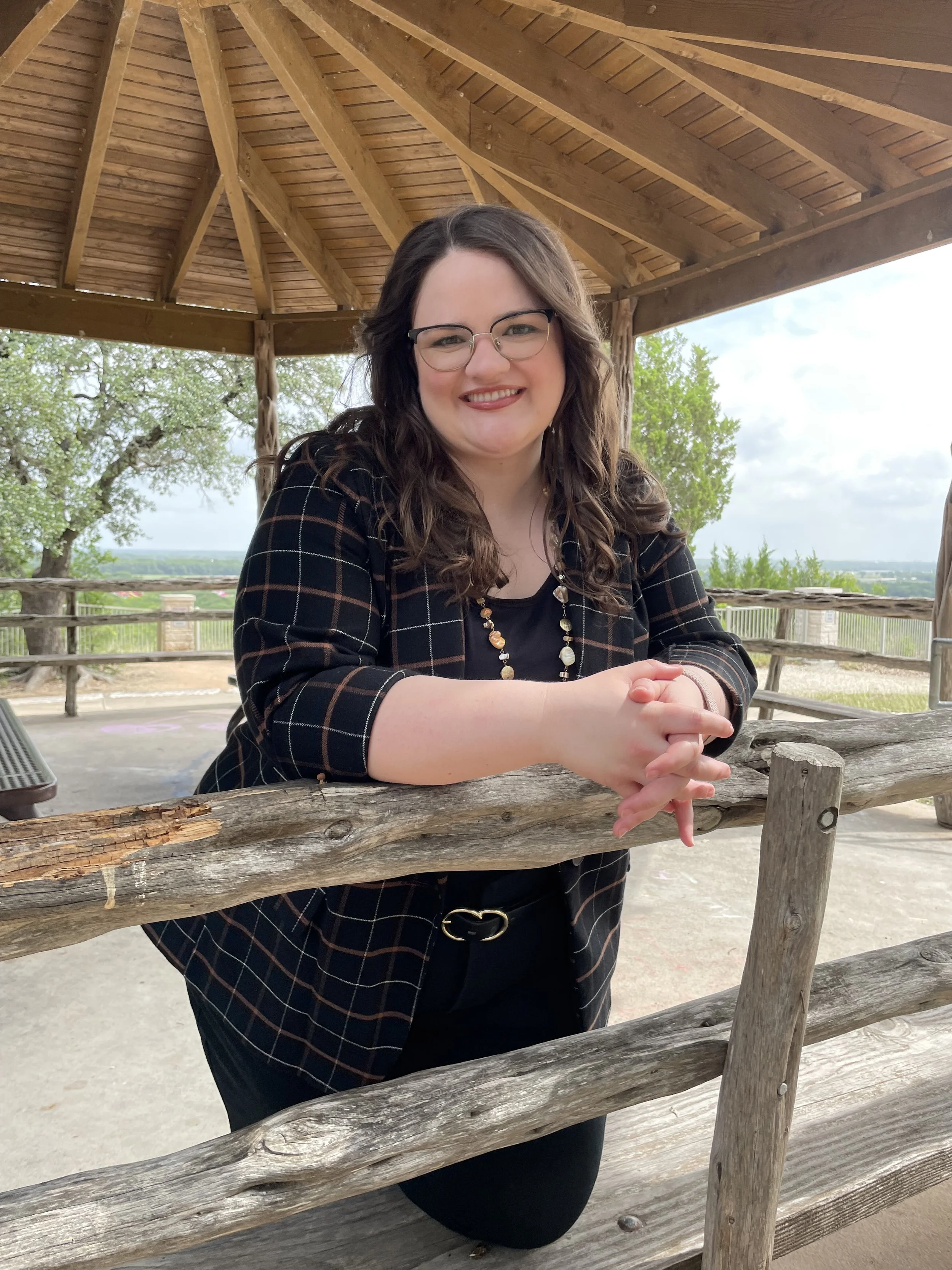 Dallas trauma therapist for teen smiling