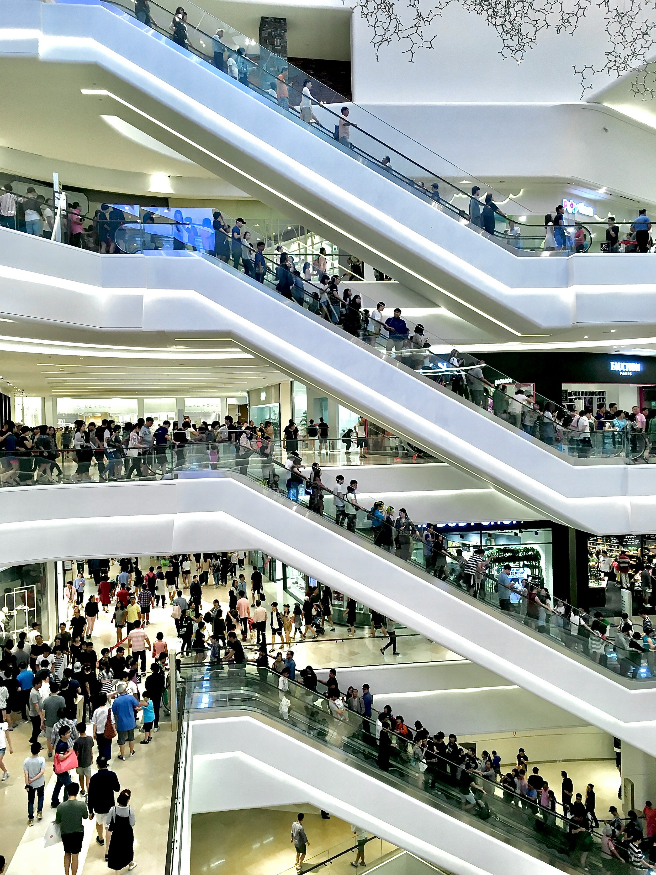 crowded shopping center causing anxiety