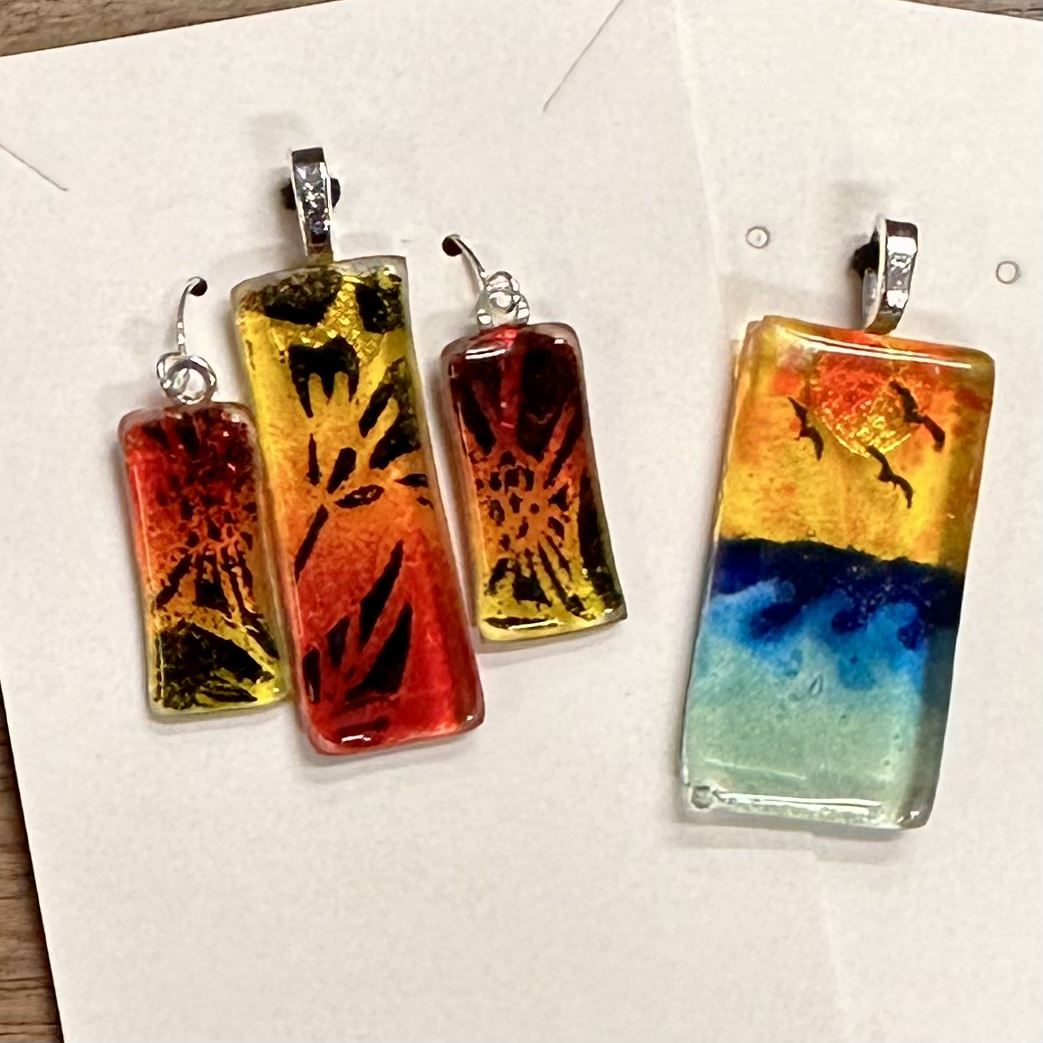 Jewelry (Pendent $18, Earrings $24, Set $36) Est. 1hr
Create your own custom fused glass Jewelry. Check out the many designs in the studio and incorporate a technique you love into your pendent or earrings.  Includes Sterling Silver Plated Bails & Ho