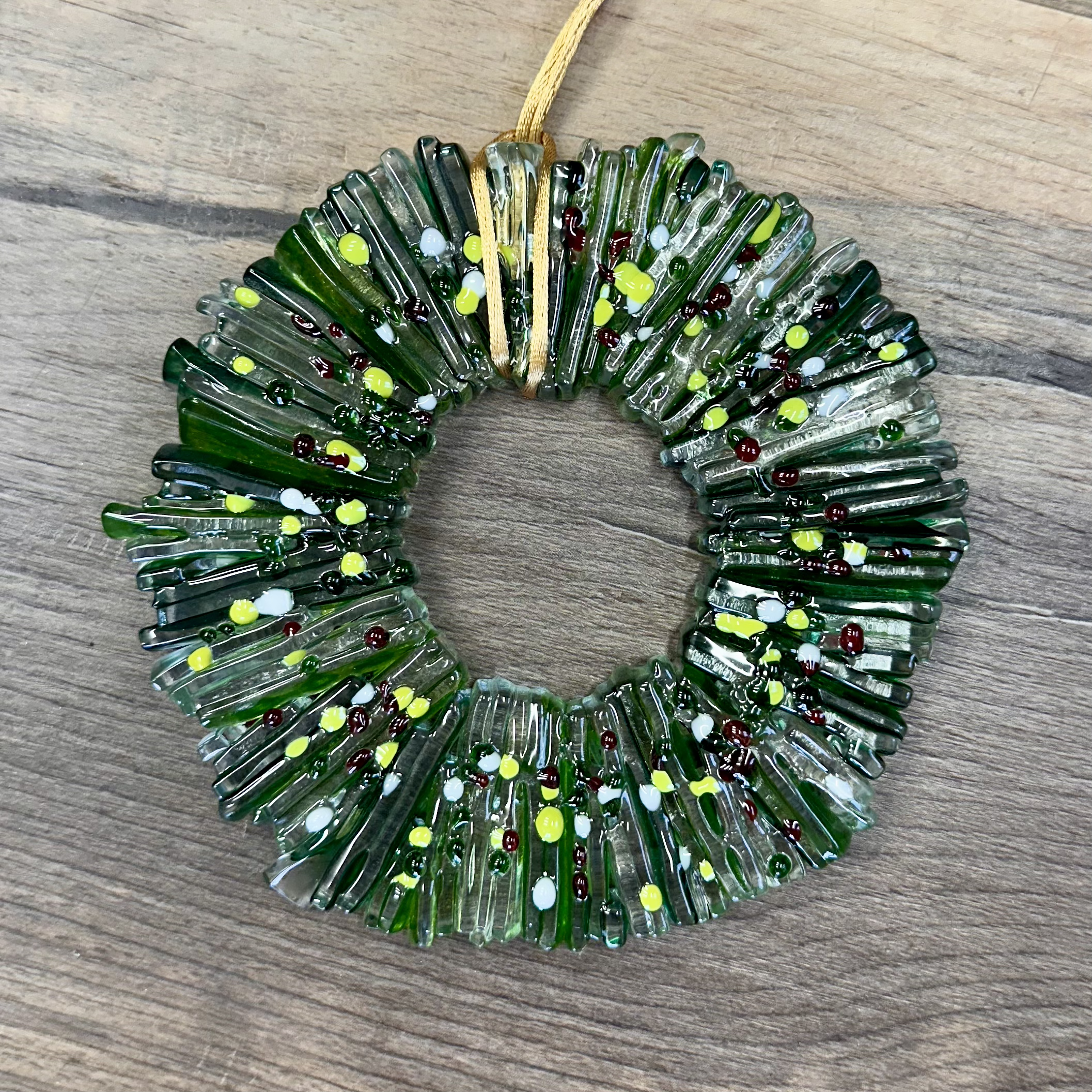 Mini Wreath ($60) Est. 1-1.5hrs
Let’s stack glass on its edge! I’ll teach you to cut, nip, and stack glass to create a sweet mini wreath! Come learn a fun technique! Finished with ribbon. Measures 5.5 inches.
