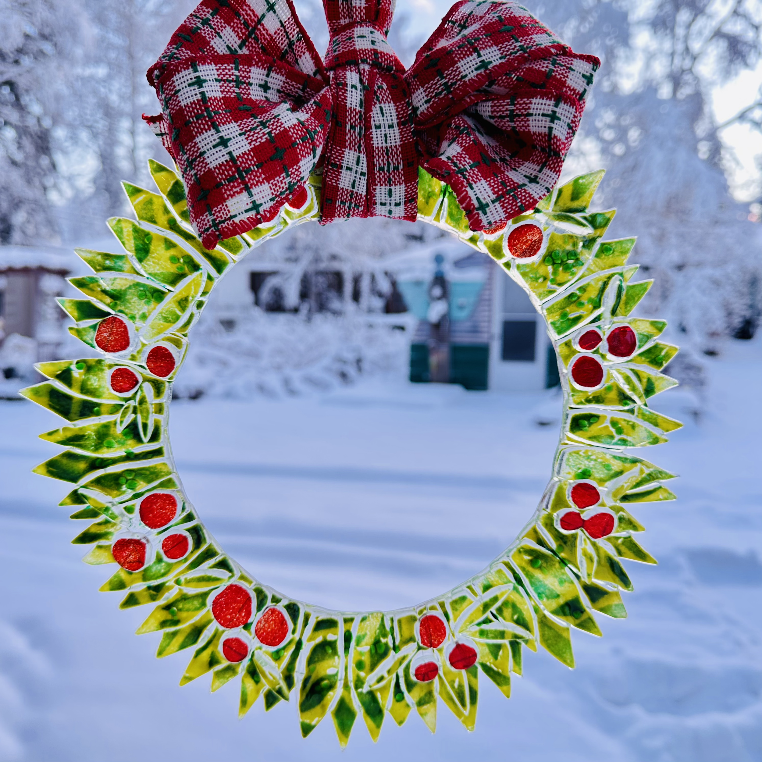  Wreath 11" ($134) Est. 2-3hrs
This stunning fused glass wreath can be designed for any occasion. Decorate with clear window glass and sift glass powder to achieve the effect I have in the picture. Or mosaic yours’s to suit your style. Learn to cut a
