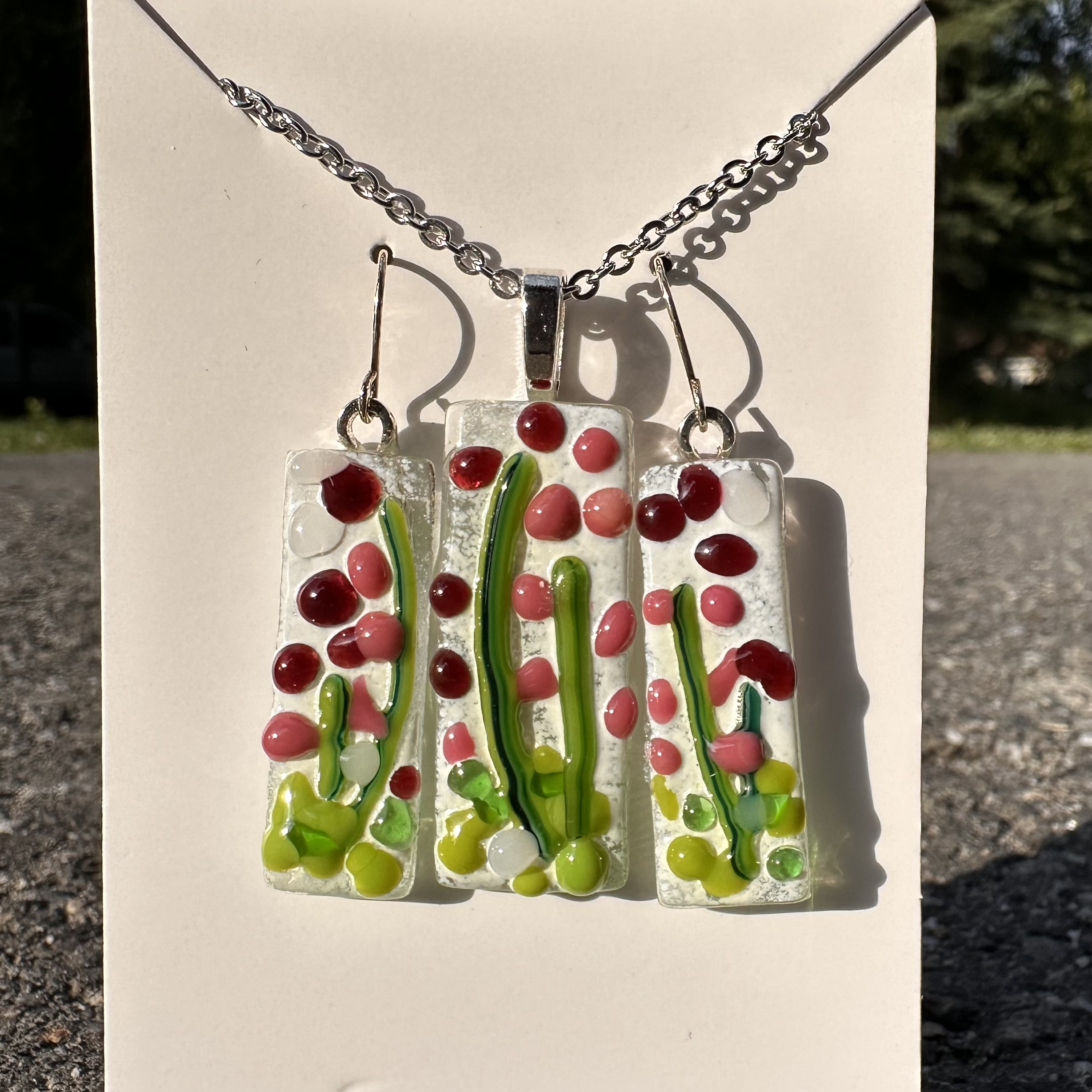 Jewelry (Pendent $18, Earrings $22, Set $34) Key Chains (2) $18 Est. 1hr
Create your own custom fused glass Jewelry., or key chains. Check out the many designs in the studio and incorporate a technique you love. Jewelry is finished with Sterling Silv