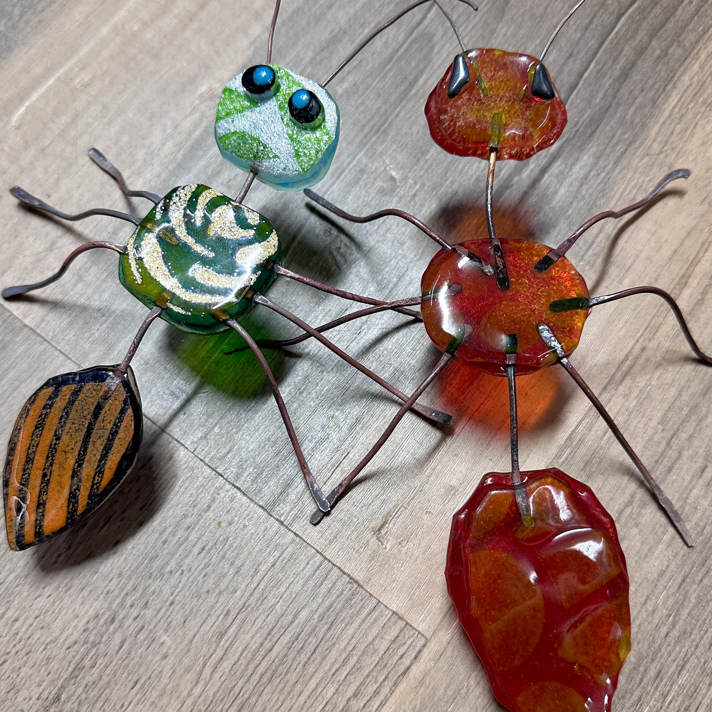Bugs (Small $38, Large $57) Est 1-1.5hrs
These are so fun, I love them in any space! We’ll be working on a 4x6 piece of shelf paper.  I have a template for an ant.  You are welcome to create your own bug. Each bug has two layers cut so we can trap co