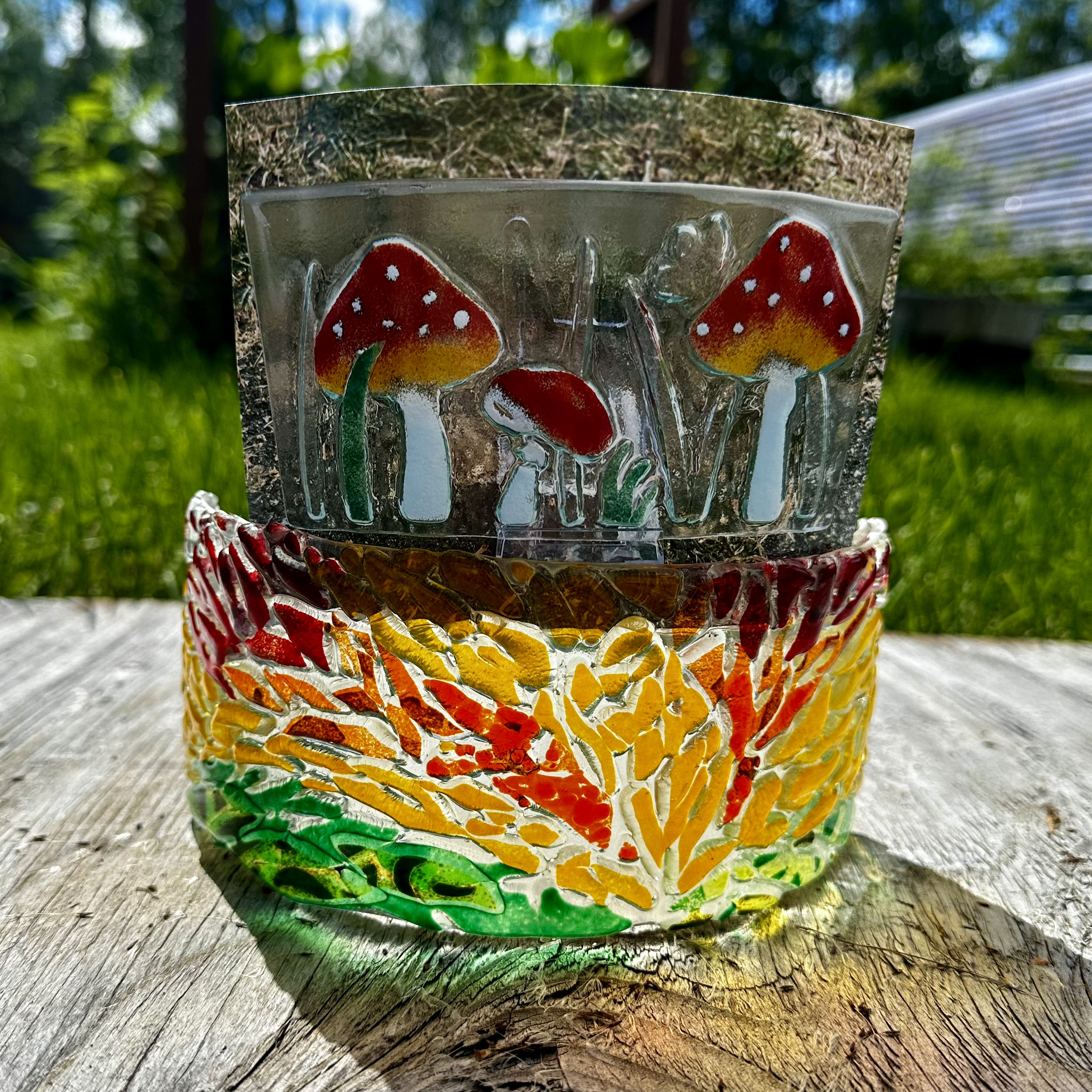 Picture Holder 3x9” ($54) Est 1.5-2hrs
Create a self standing Picture Holder and display your favorite photo. Start with a 3x9 glass base and create your design with custom mosaic glass or cut clear glass designs and trap bubbles, and other textures.