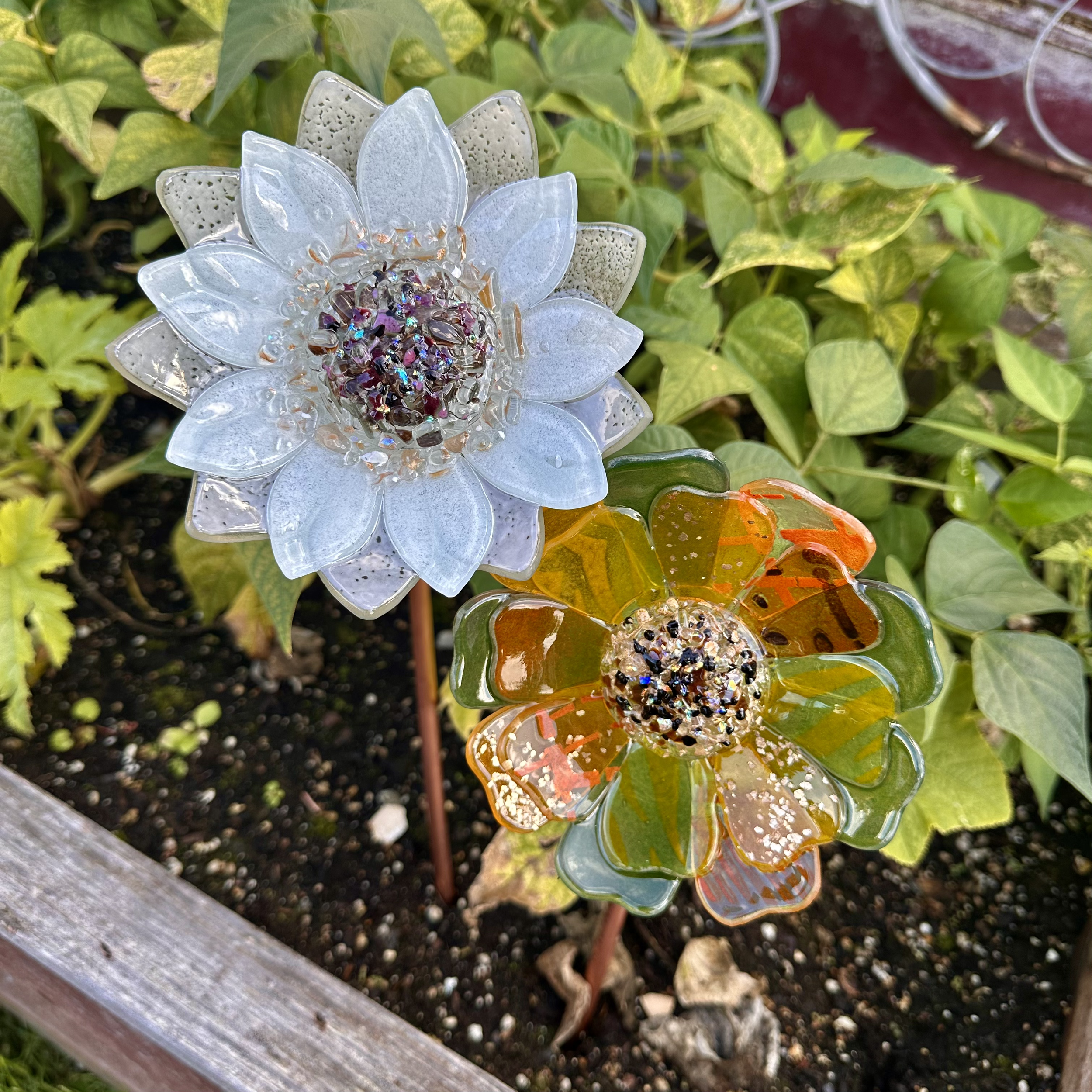 Copper Stem Flower ($67) 1.5hrs
I don’t have much of a green thumb but even if I did, I’d love these!!  Come learn the cut and nip glass, choose from a huge selection of custom mosaic glass. Use my patterns or create your own. We’ll be creating a 6” 