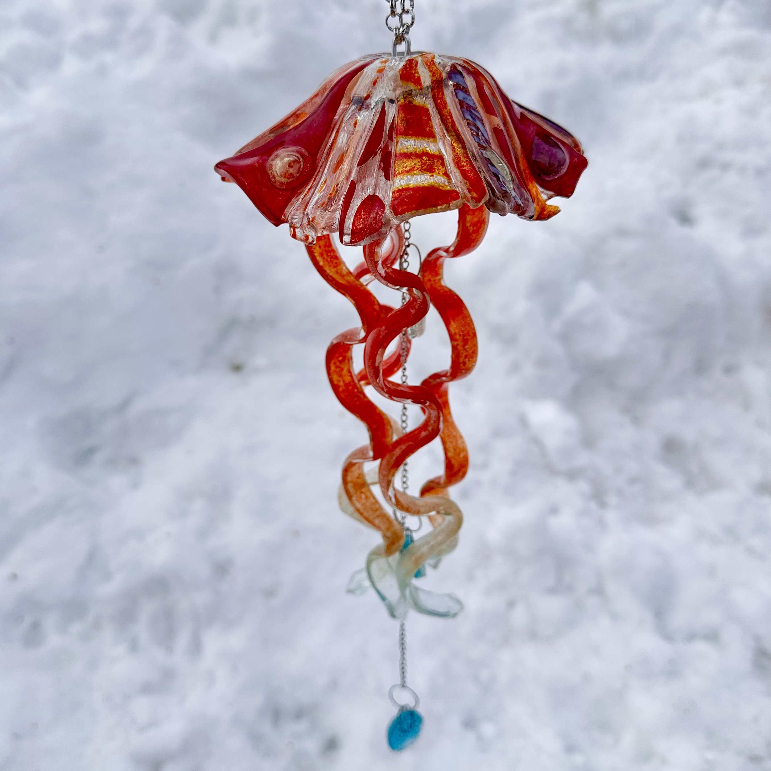 Mini Jellyfish ($98) Est 2 hrs.
These eye-catching Jellyfish are fun to create. We’ll cut custom mosaic glass and assemble our jelly tops. Add embellishments like paint, bubbles, frit, and paper glass to create your unique jelly. Then cut strips of c