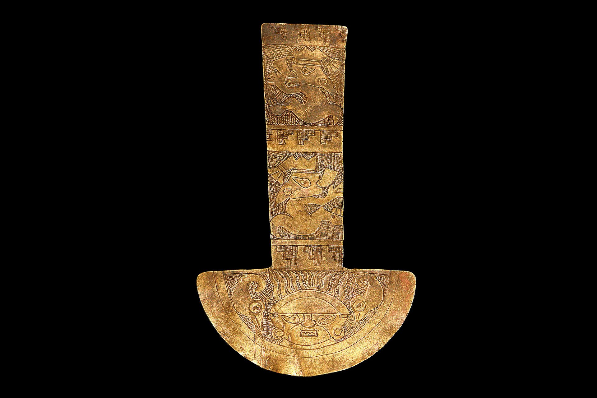CUCHILLO-TUMI-DE-ORO-CON-DISENOS-CINCELADOS-CULTURA-LAMBAYEQUE3.jpg