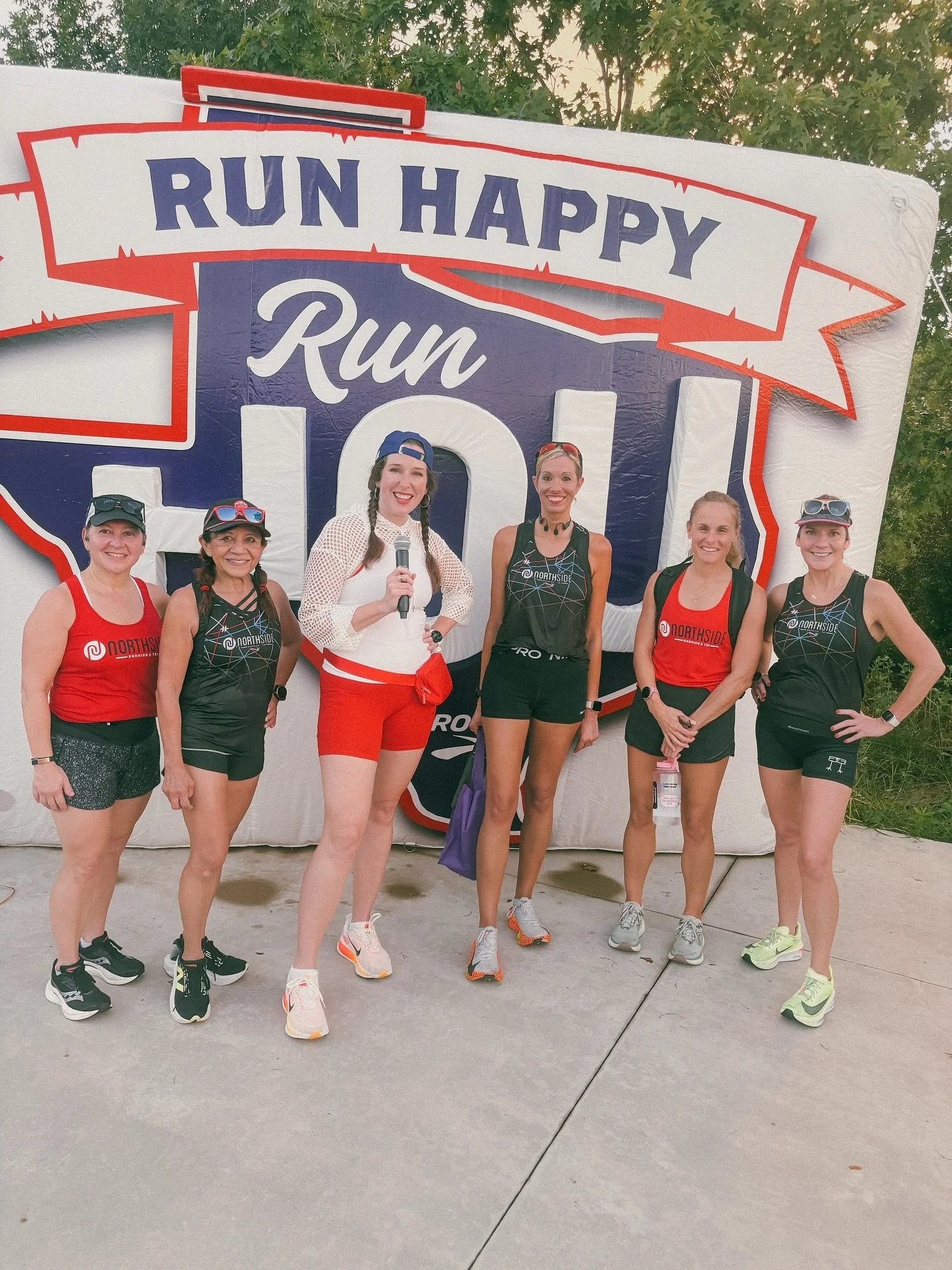✨ It was the ultimate Track Tuesday at the Chevron Houston Marathon Training Kickoff Party! ✨ Our own @sincerely_amylee emceed the night and even got to interview @redmelissa525 and a few of our amazing Northside runners. 🎤👟

We&rsquo;re officially