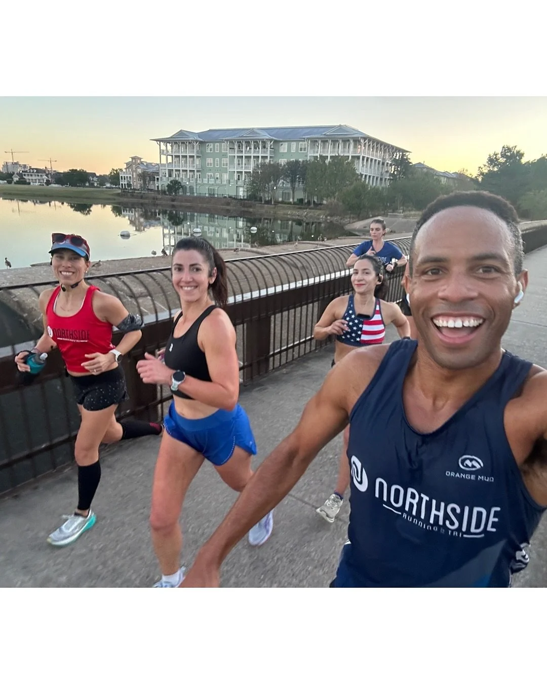 Can anyone spot our very famous guest who photobombed our Saturday long run pic? 👀🔥 Apparently he wanted in on the miles too&hellip; can&rsquo;t blame him!

#longrun #streetrunning #photobomb #runclub #runhou #houstonrunning #thewoodlandstexas #run