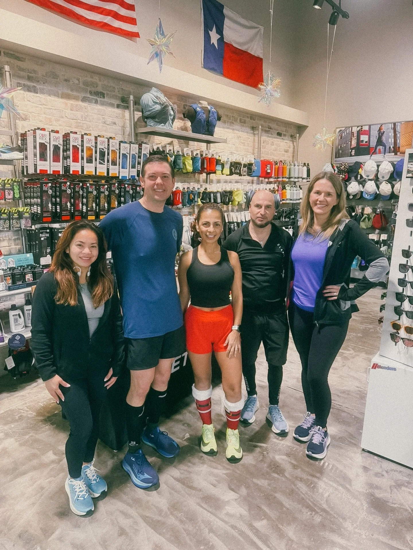 Long runs, bagels, and new run gear!! Thank you @fleetfeethlrunclub / @fleetfeethouston for hosting our Northside fam for post run breakfast and 20% off shopping! Our runners obviously needed to buy themselves a lil Christmas treat. Thanks for always
