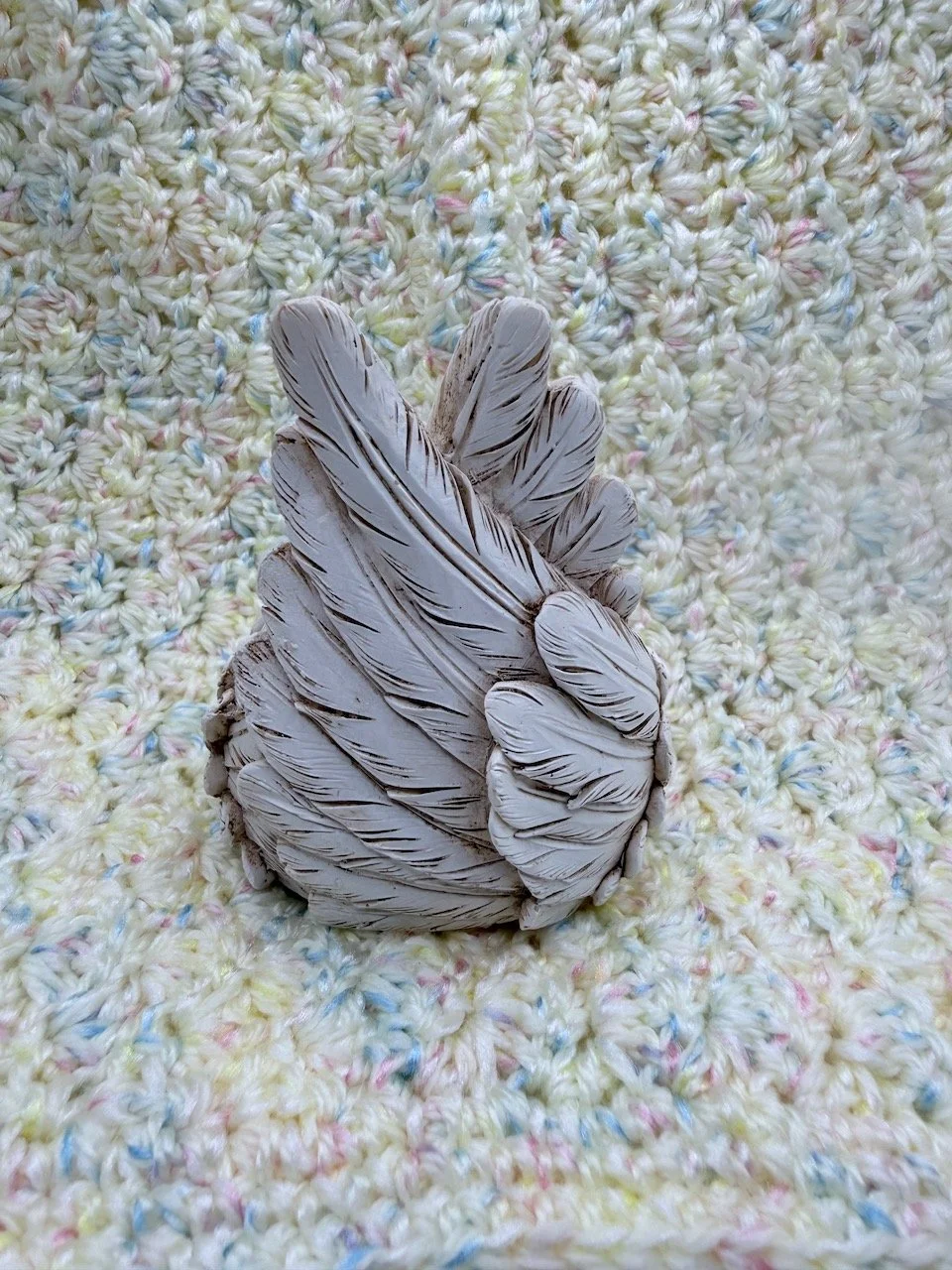 Baby in Angel Wings Figurine Back.jpeg