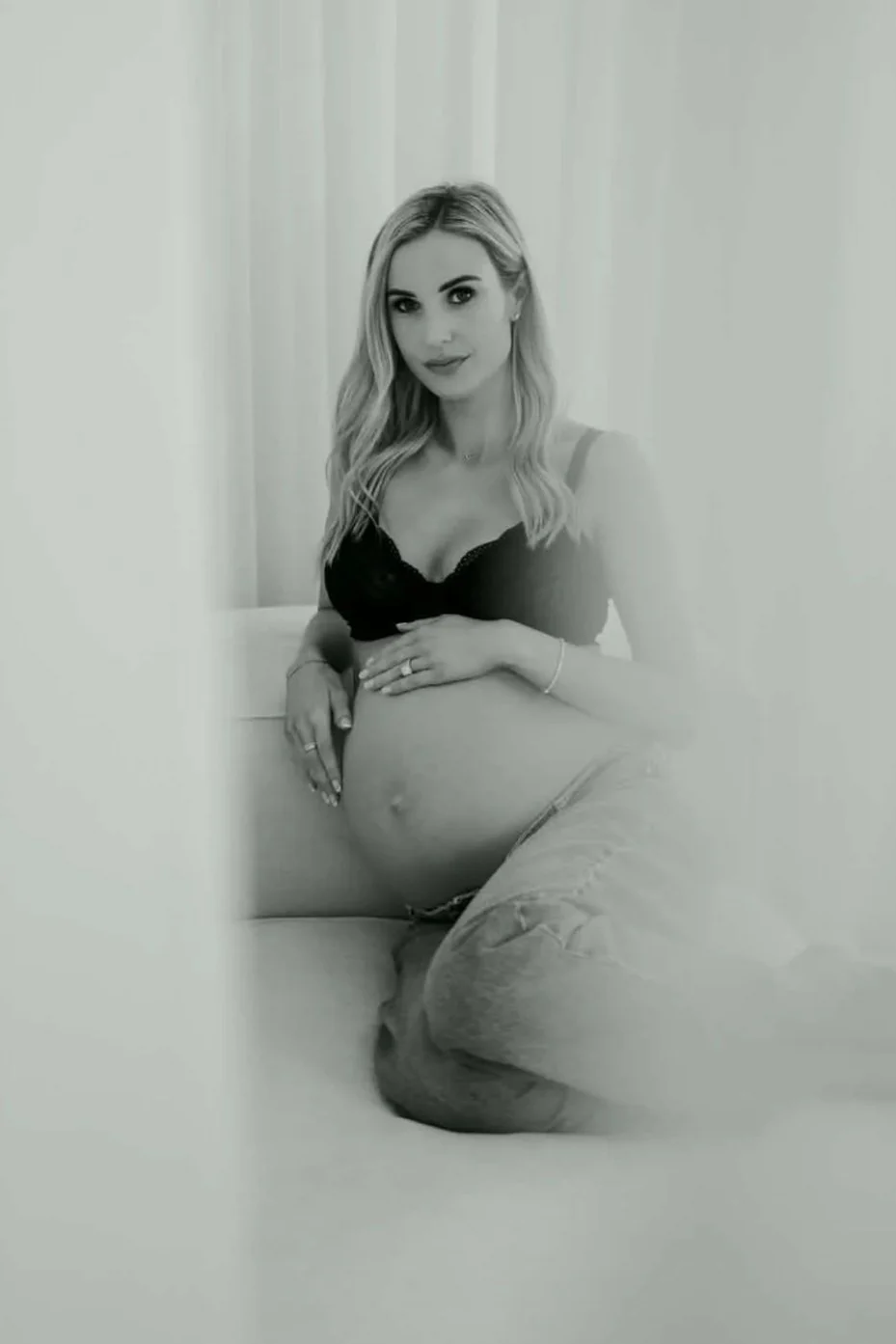 Maternity photoshoot photography black and white blonde nursing bump