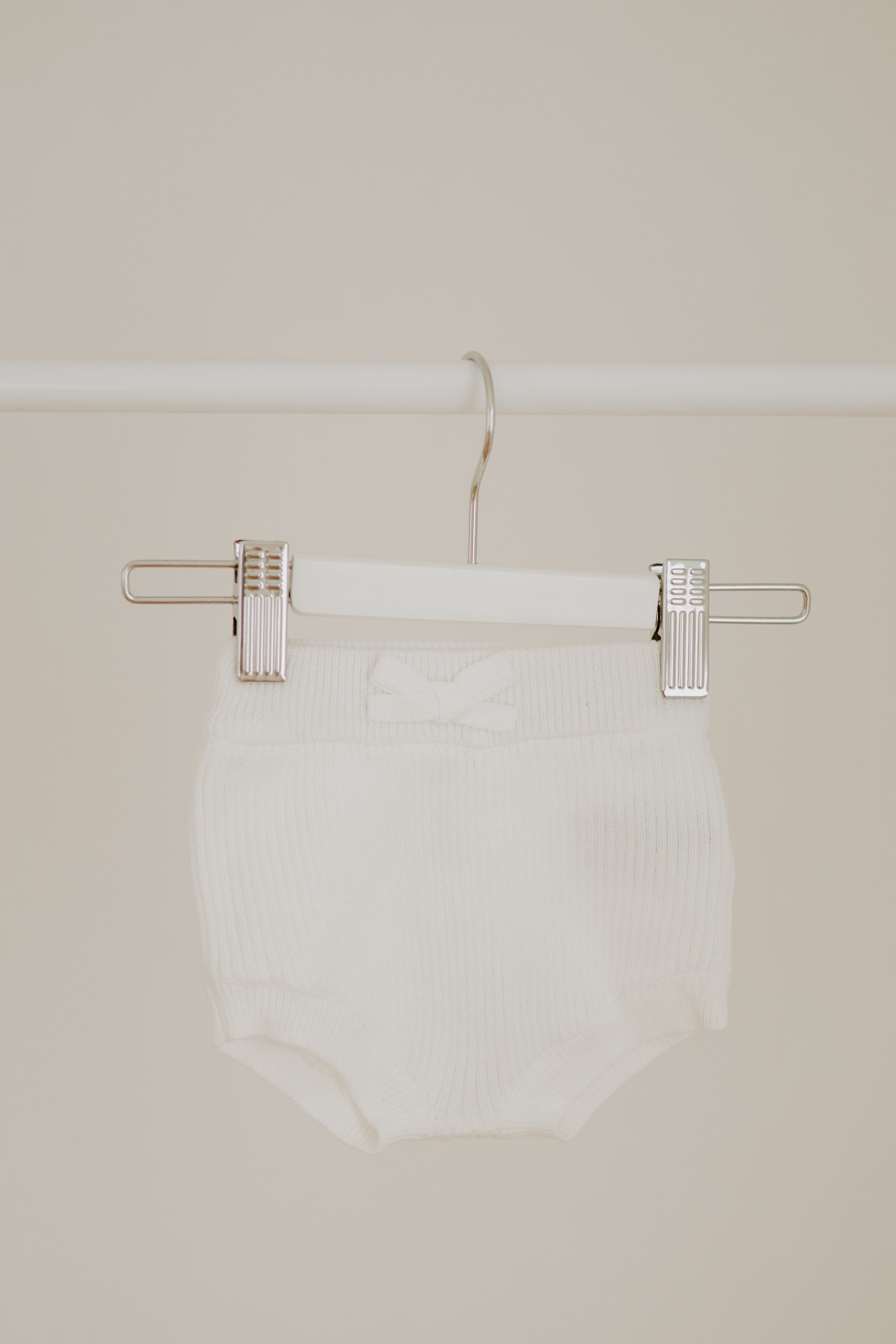 WHITE KNIT BLOOMER
| NEWBORN