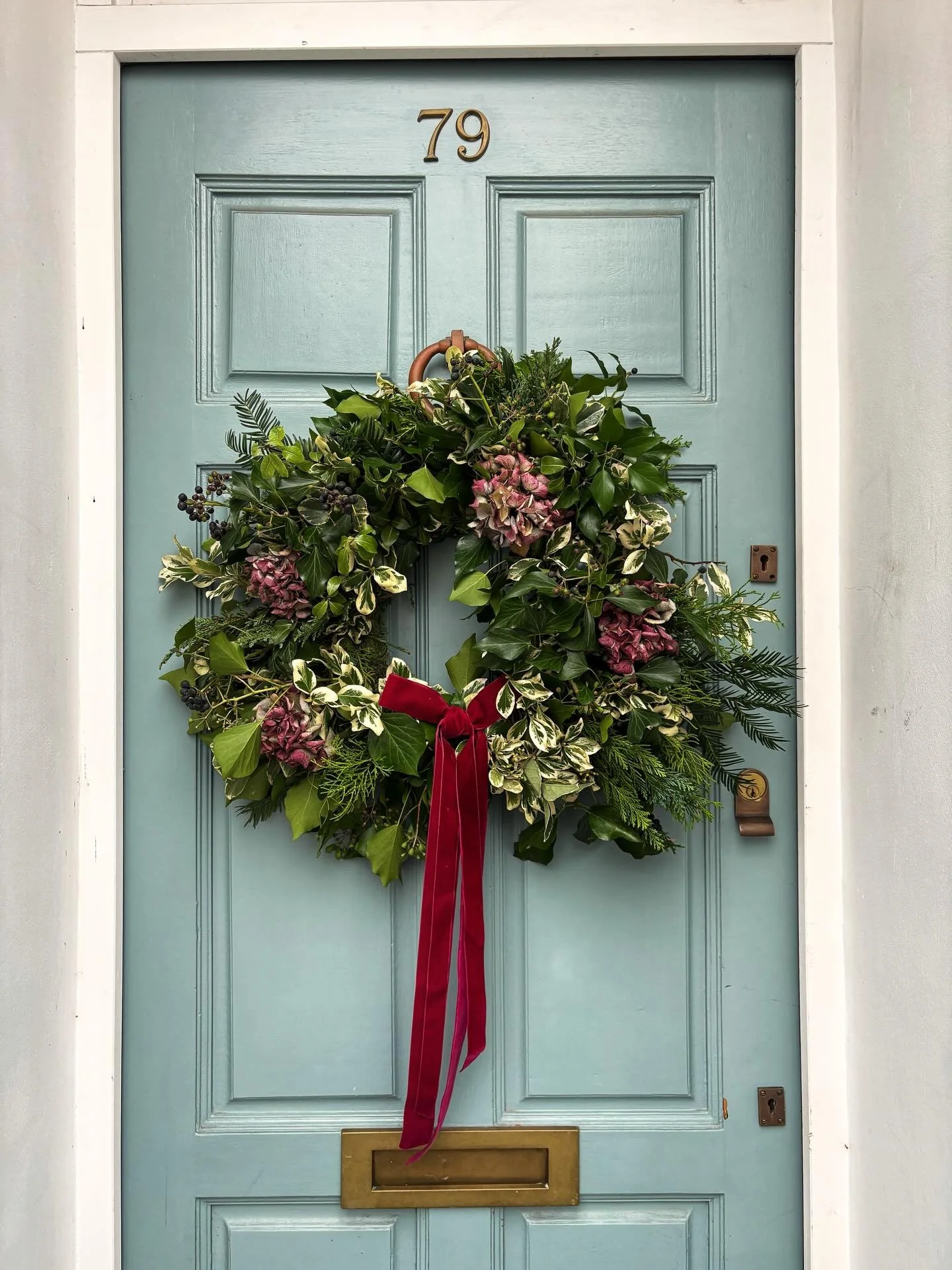Some favourite snaps from last night at home.  A brilliant bunch who braved the ridiculous weather and joined me for a few Christmas cocktails.  What a hoot.  I now need a lie down. 
#christmas #party #itsbeginningtolookalotlikechristmas🎄
